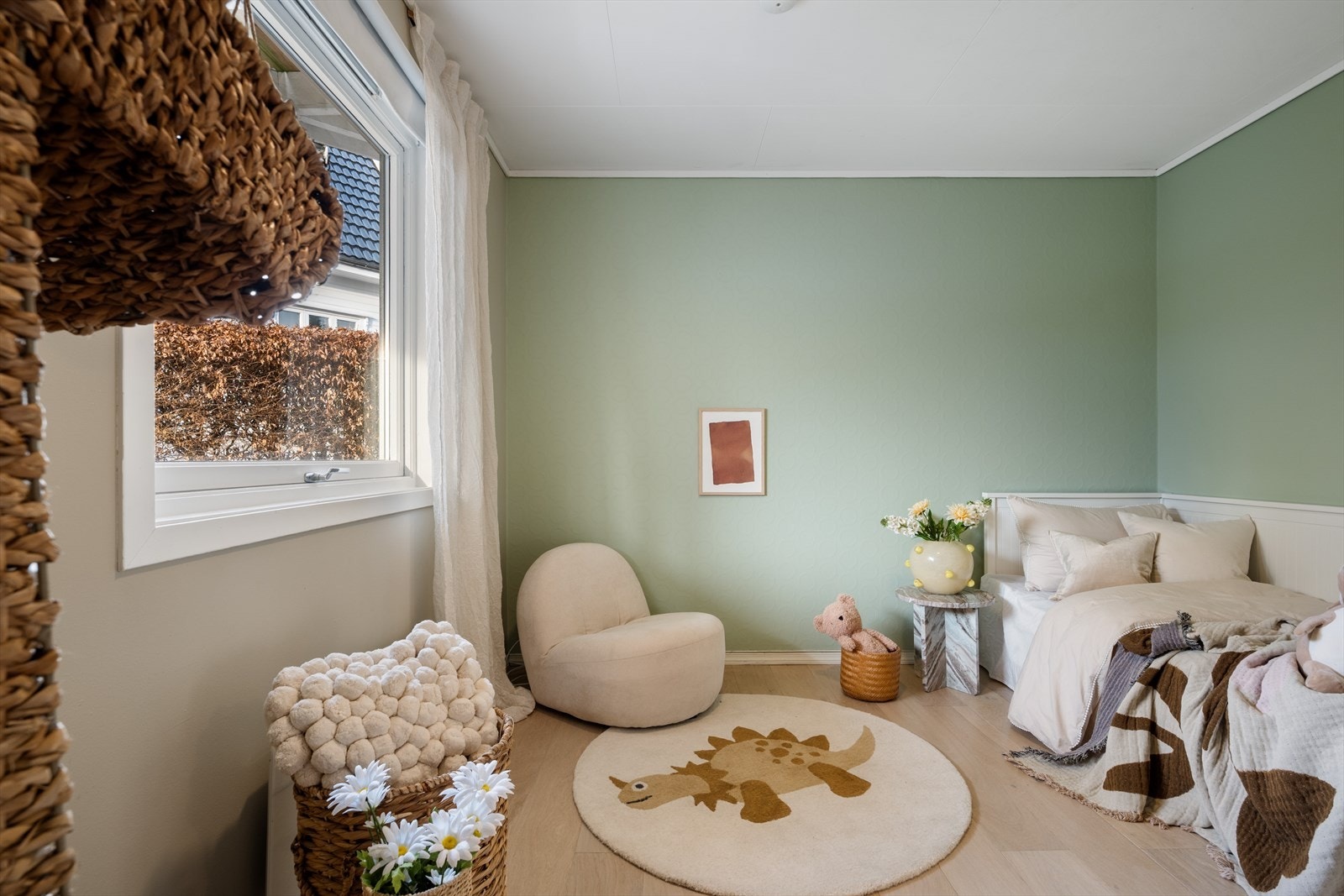 Soverom nummer to er innredet som et koselig barnerom, også her fine fargekombinasjoner Galleribilde