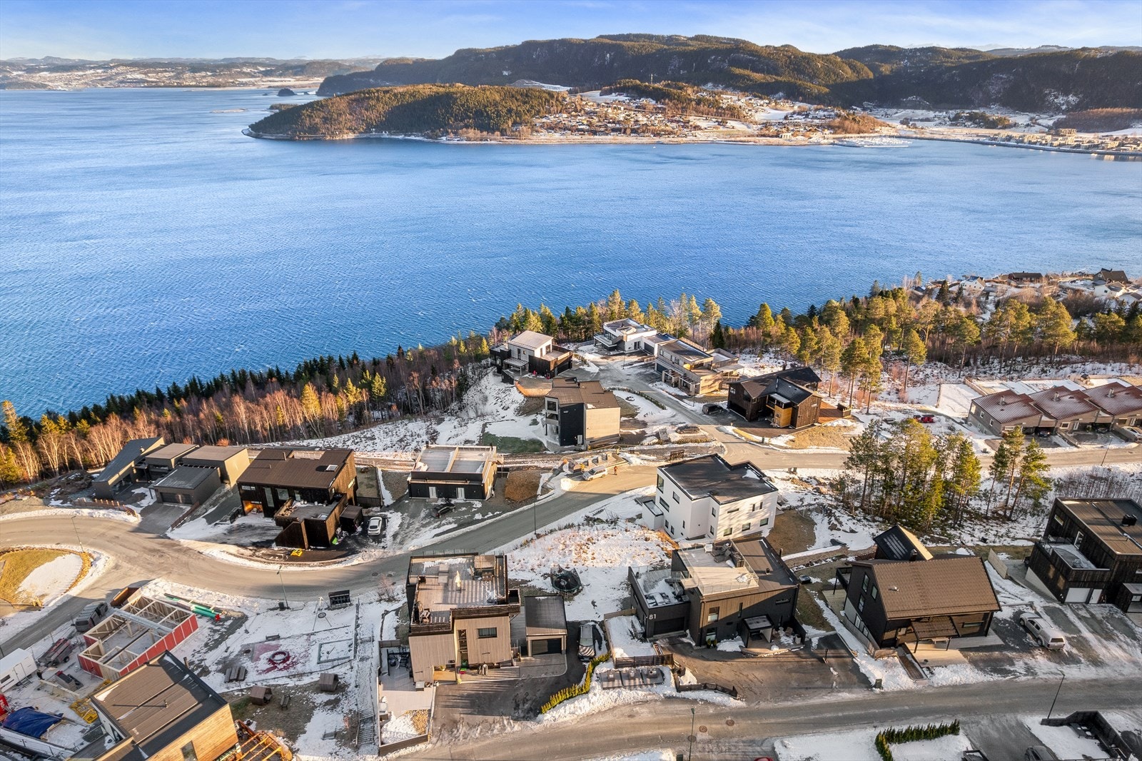 Området er veletablert og tilrettelagt for barnefamilier, med flere opparbeidede fellesområder, lekeplasser og trygge utearealer rett i nærheten Galleribilde