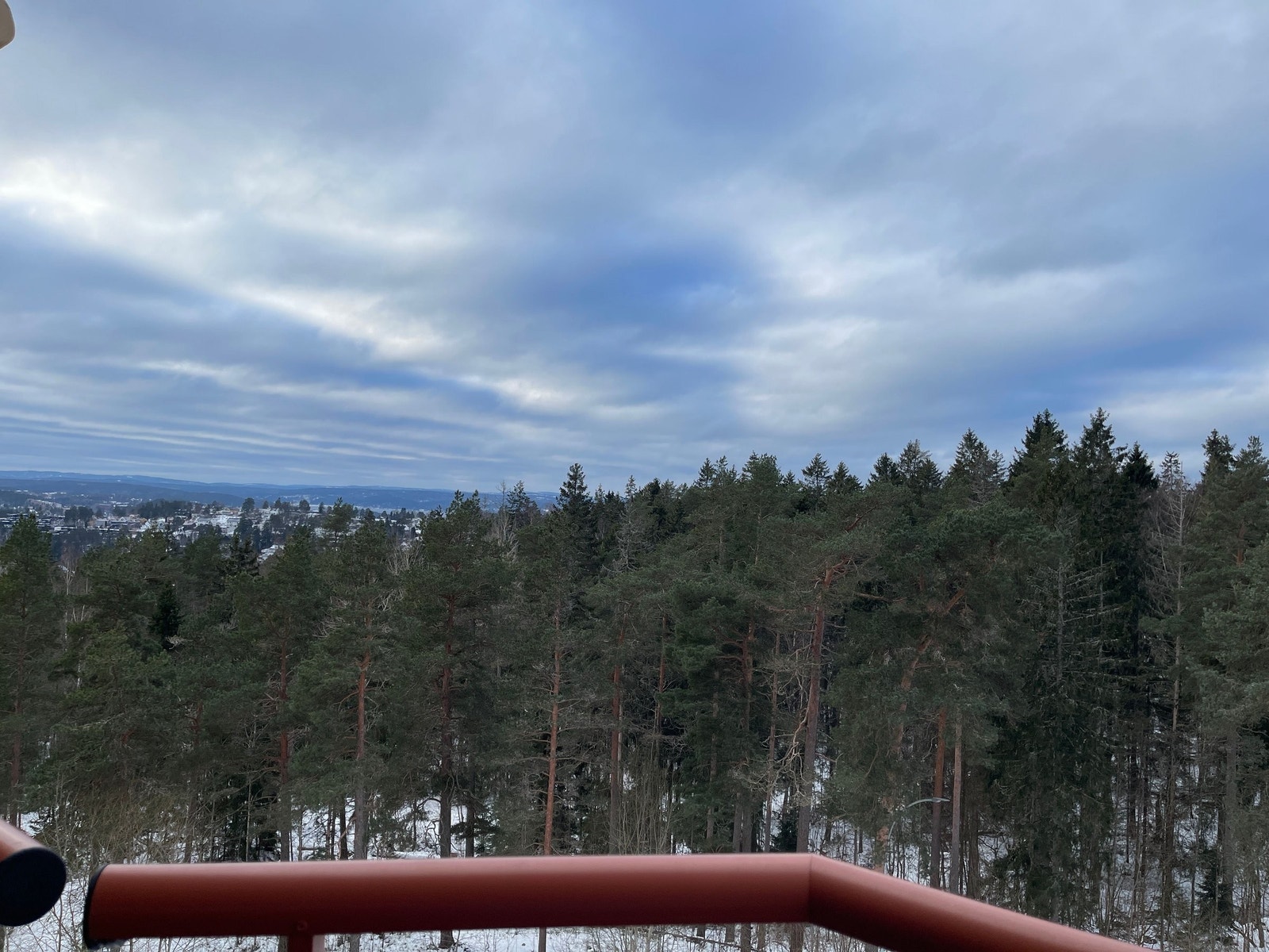 Sol fra 14-22 om sommeren. Ingen innsyn. Galleribilde