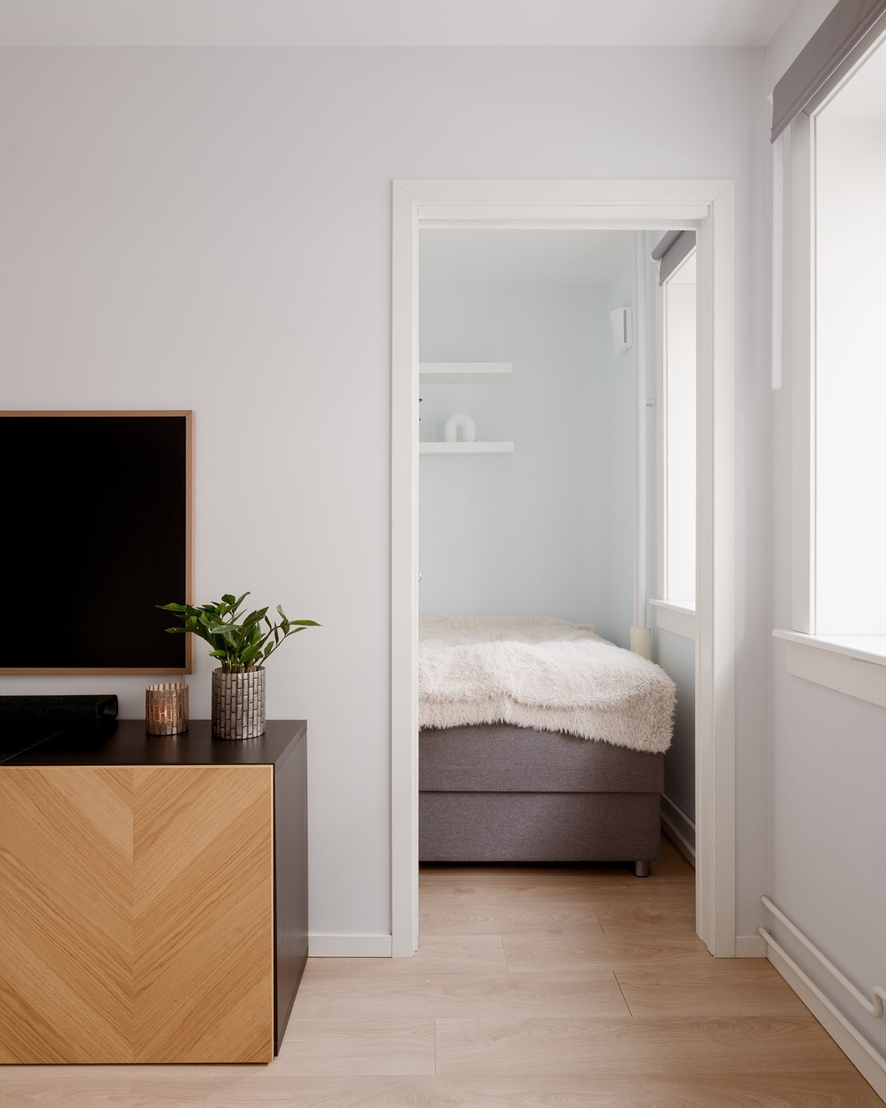 Soverommet er et lunt og adskilt rom med plass til seng. Rommet har en smart utforming som gir mulighet for praktiske oppbevaringsløsninger. Galleribilde