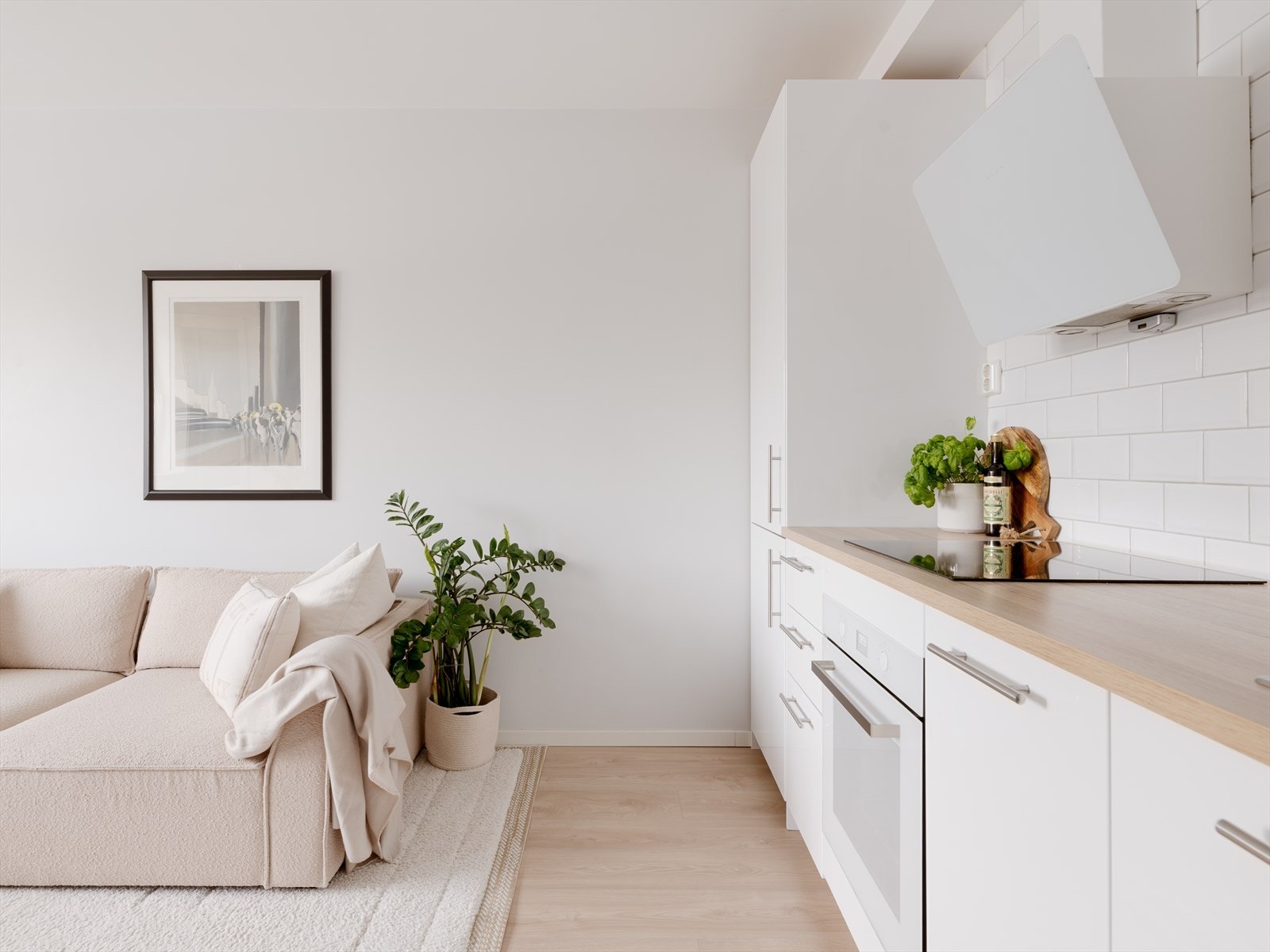 Stuen er lett å møblere og egner seg godt for både avslapning og sosiale sammenkomster. Galleribilde