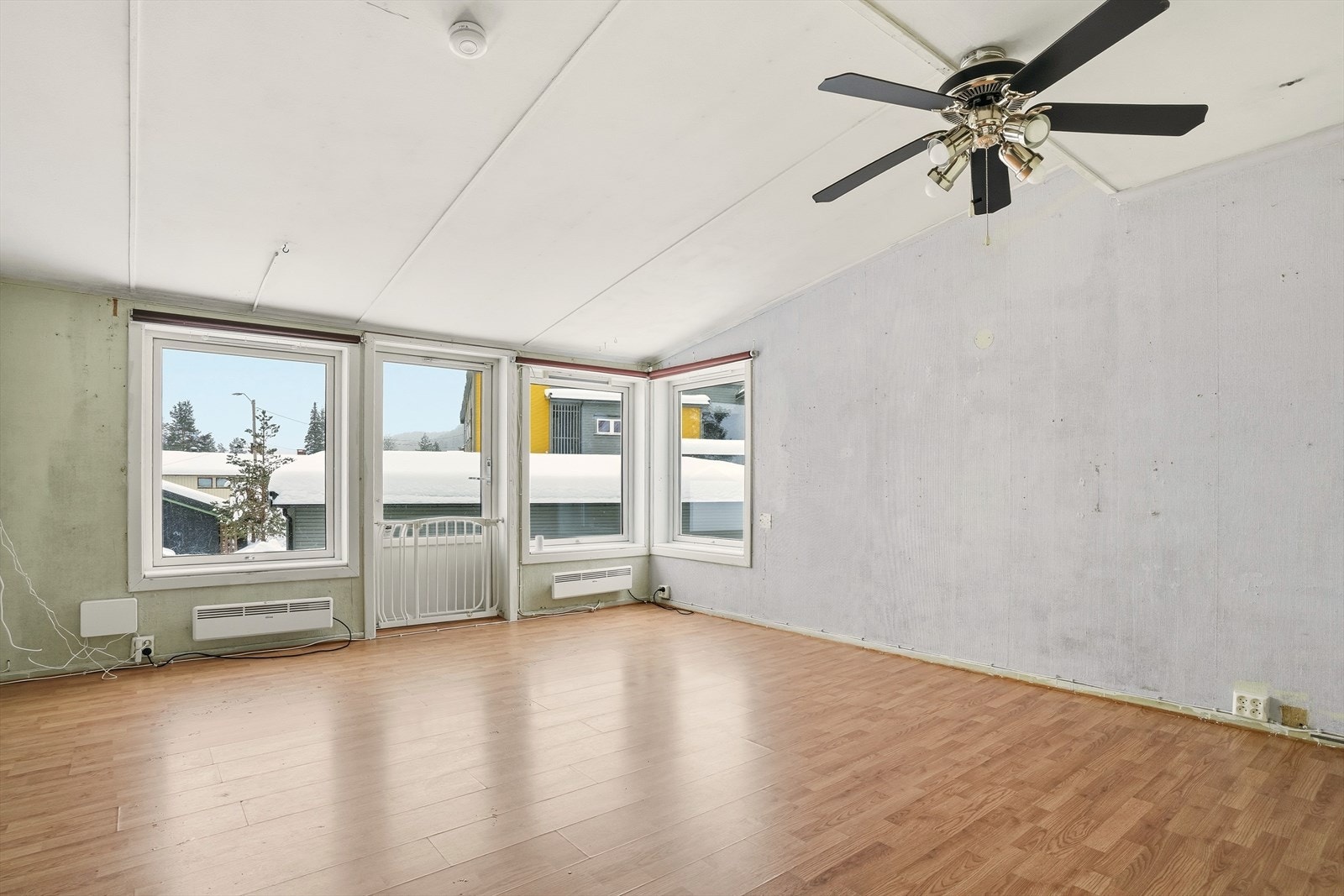 Leiligheten trenger oppgradering men har mye potensiale. Ende gjør at et ekstra vindu tar inn mye naturlig lys. Galleribilde