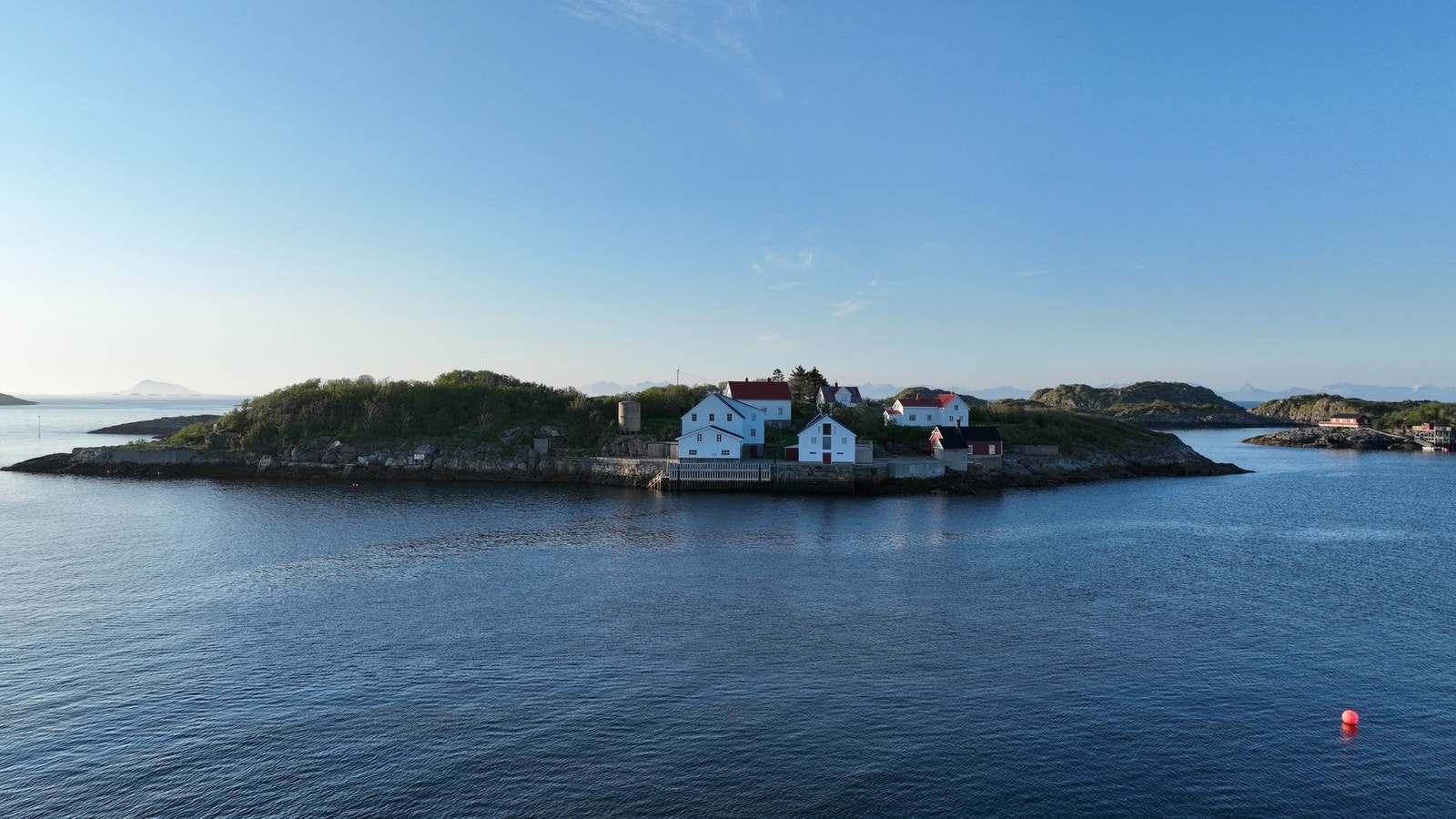 Å eie en fritidseiendom i Henningsvær gir ikke bare tilgang til en fantastisk bolig, men også en livsstil preget av naturens skjønnhet, kultur og fellesskap Galleribilde