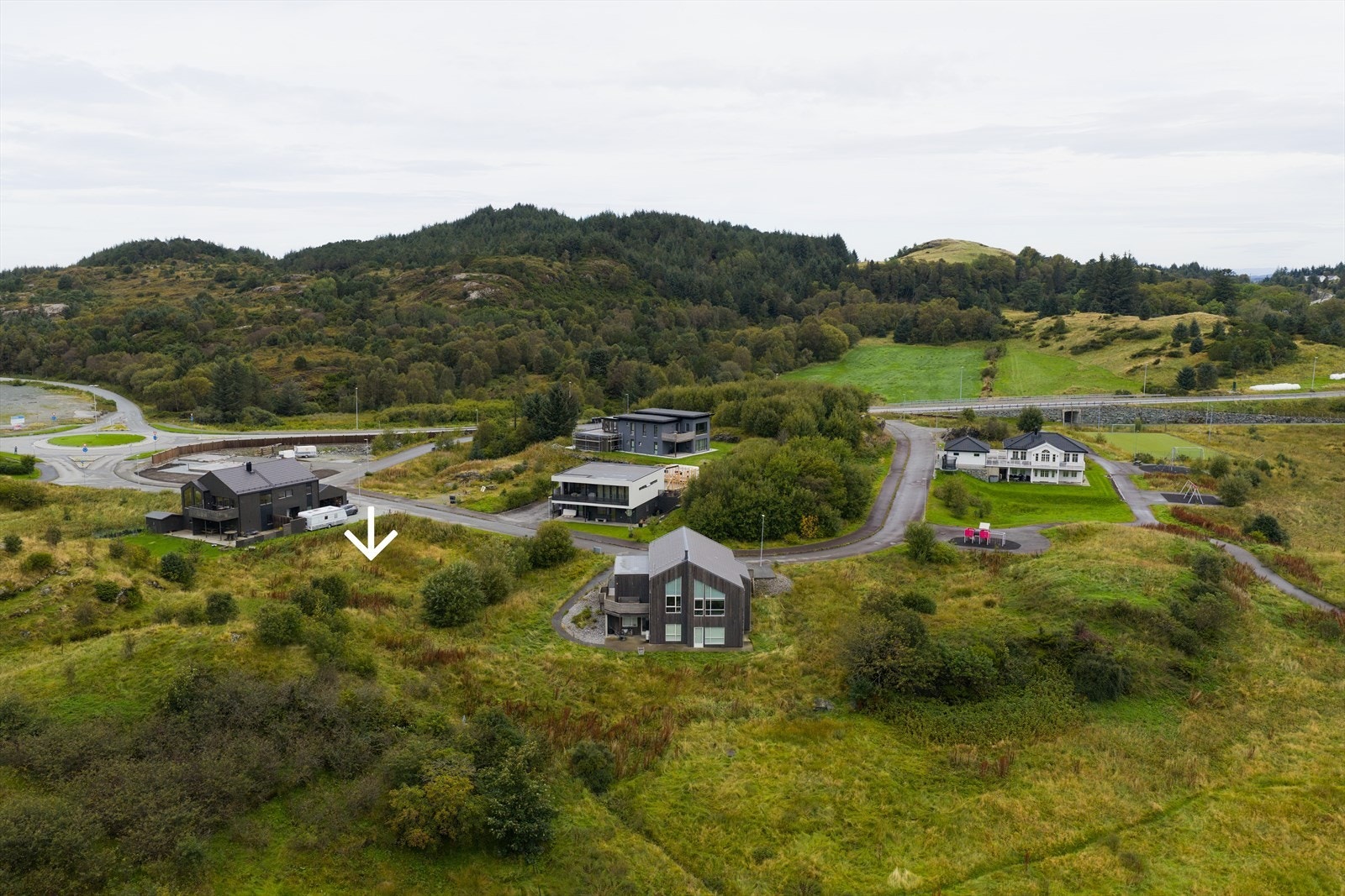 Barnevennlig nabolag med umiddelbar nærhet til flotte turområder Galleribilde