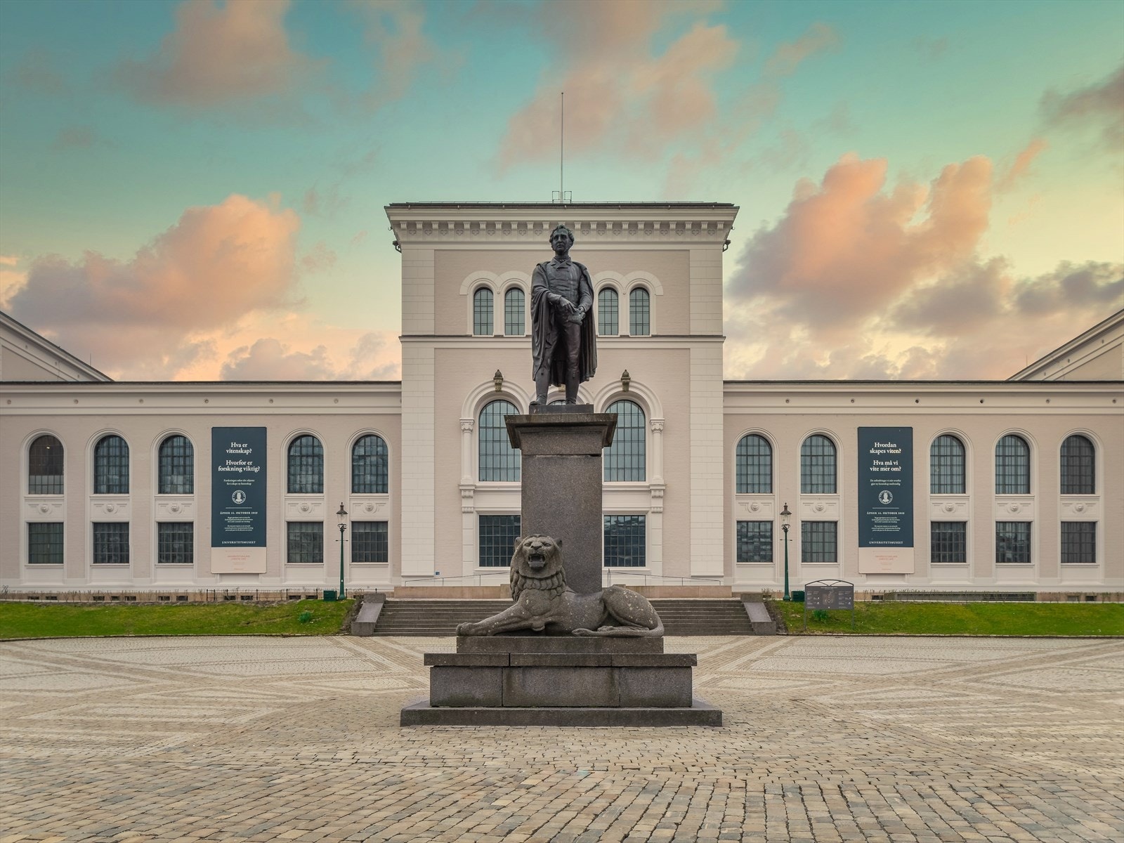 UIB med med et stort utvalg av studietilbud ligger innenfor 15 min. gangavstand. Galleribilde