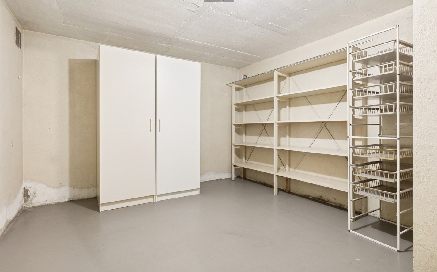 Bod i kjeller. Galleribilde