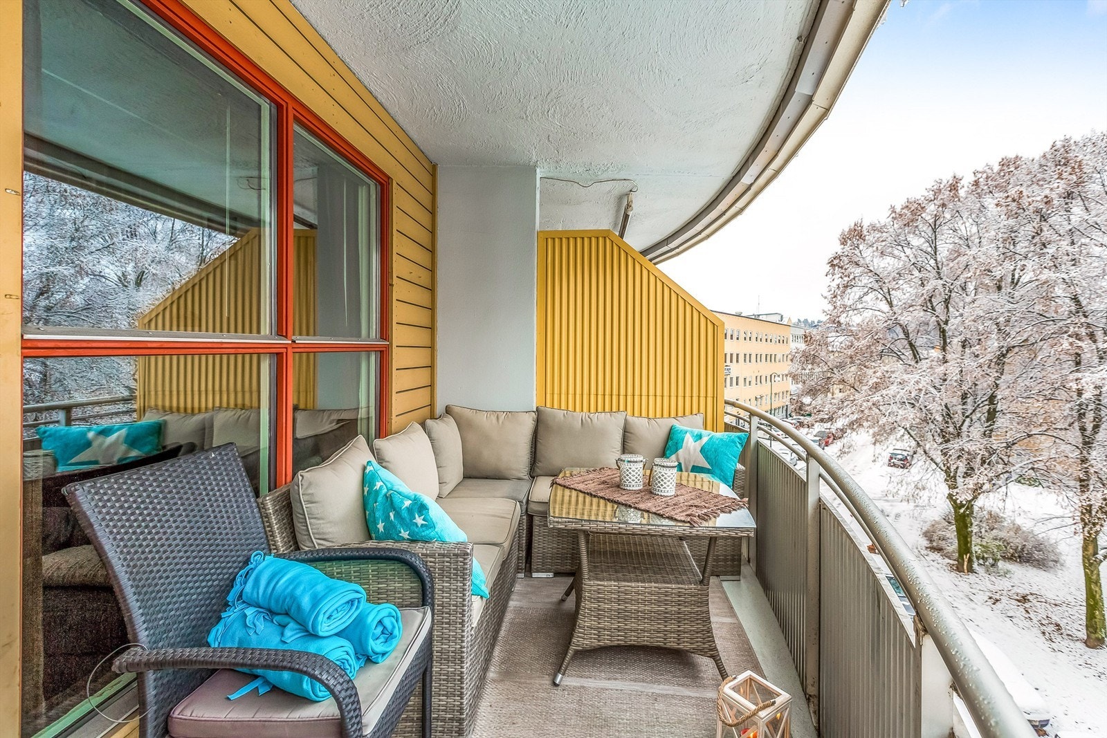 Fin balkong med gode møbleringsmuligheter. Galleribilde