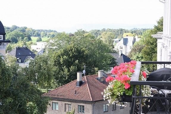 Utsikten fra balkongen i fjerde etasje (etasjen under rommet) Galleribilde