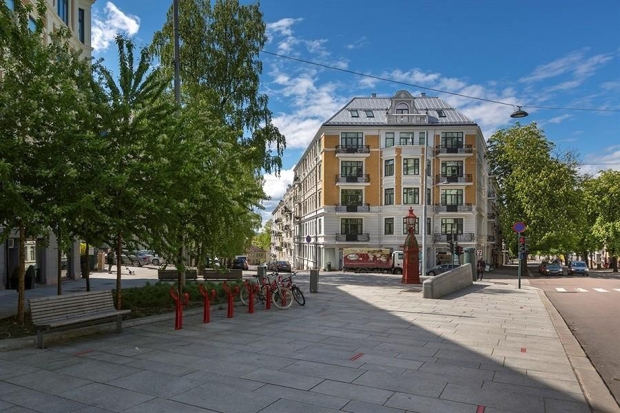 Leiligheten ligger i en stille bakgate ett kvartal fra Thomas Heftyes plass Galleribilde