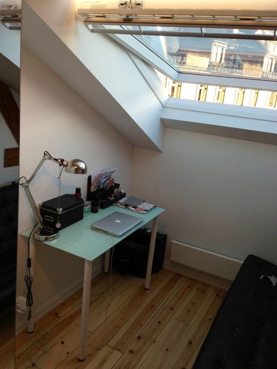 Skrivebord. Både wifi og kablet datauttak Galleribilde