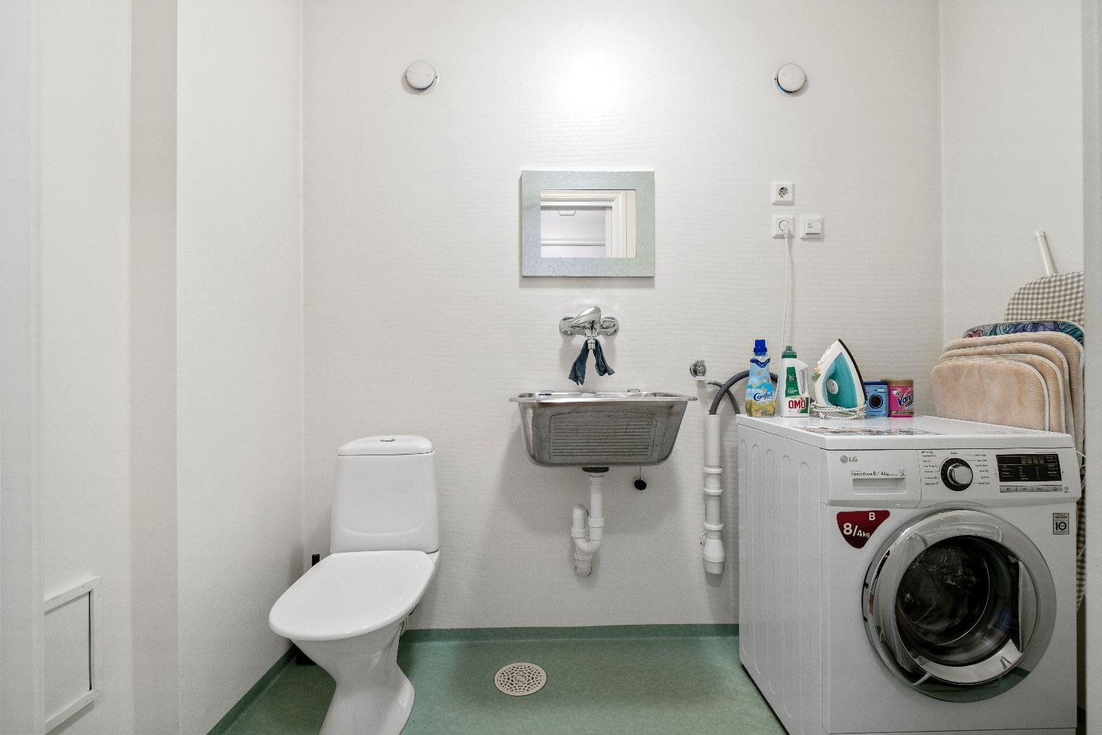 Vaskerom med wc Galleribilde