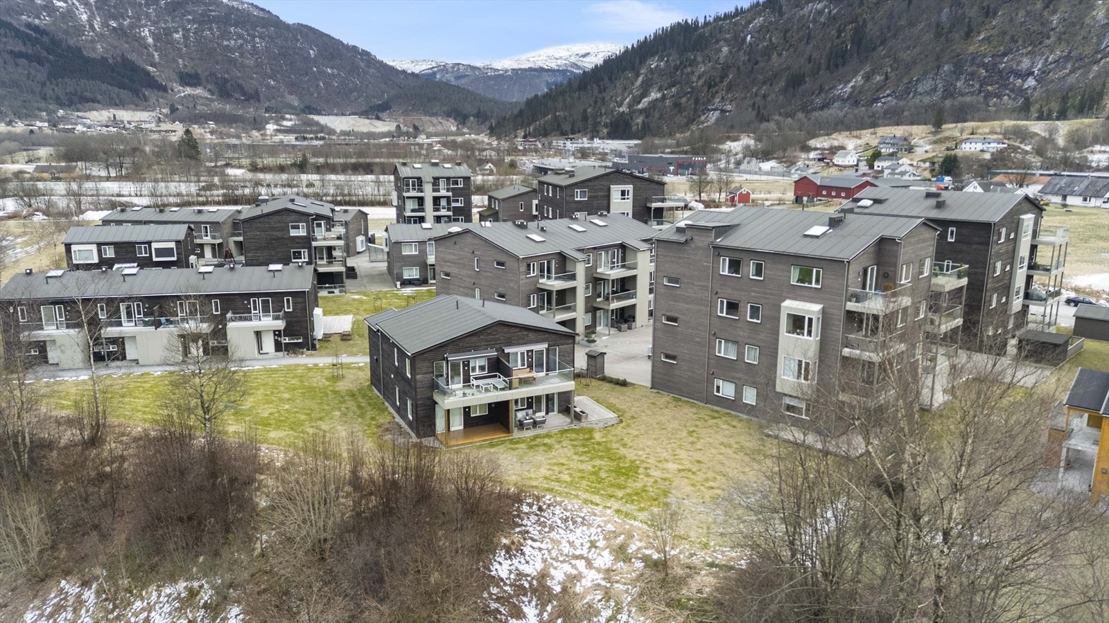 Sameiget har flate fellesområder med god plass til aktivitet, samlingsområder og leikeplassar. Galleribilde