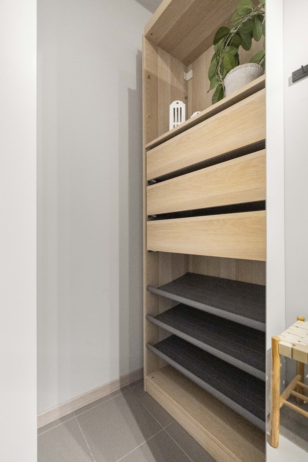 Praktisk innreiing følgjer med i handelen. Galleribilde