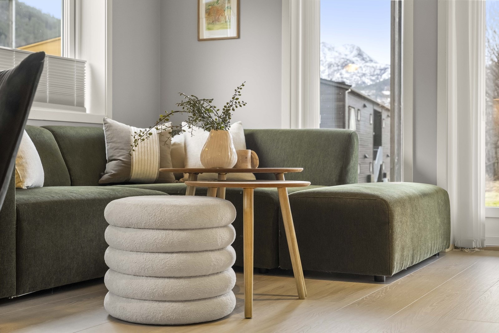 Her er det fine golv og tidsriktige fargar på alle overflater. Galleribilde