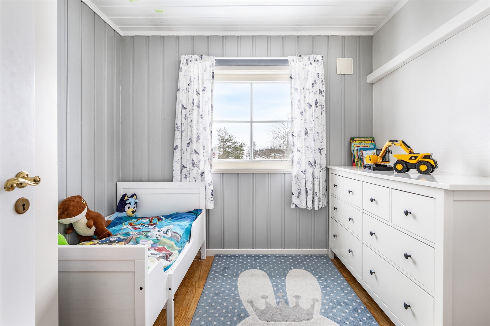 Dette og tilstøtende rom er begge velfungerende barnerom. Galleribilde