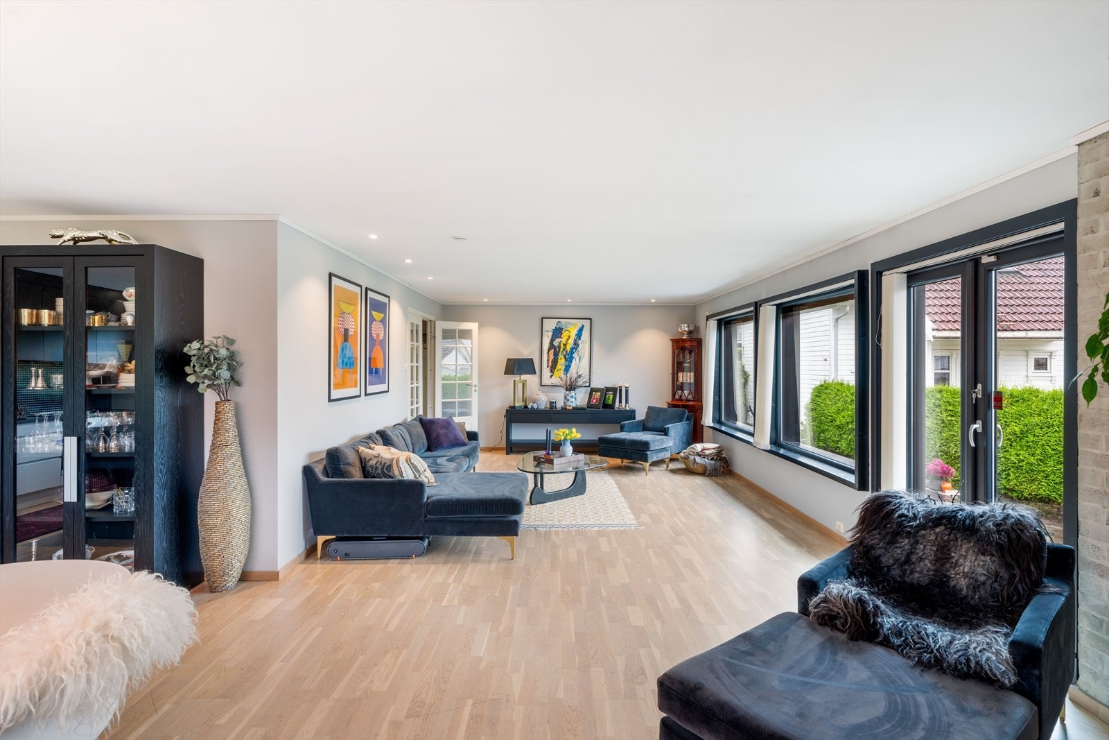 Stue med utgang til terrasse Galleribilde