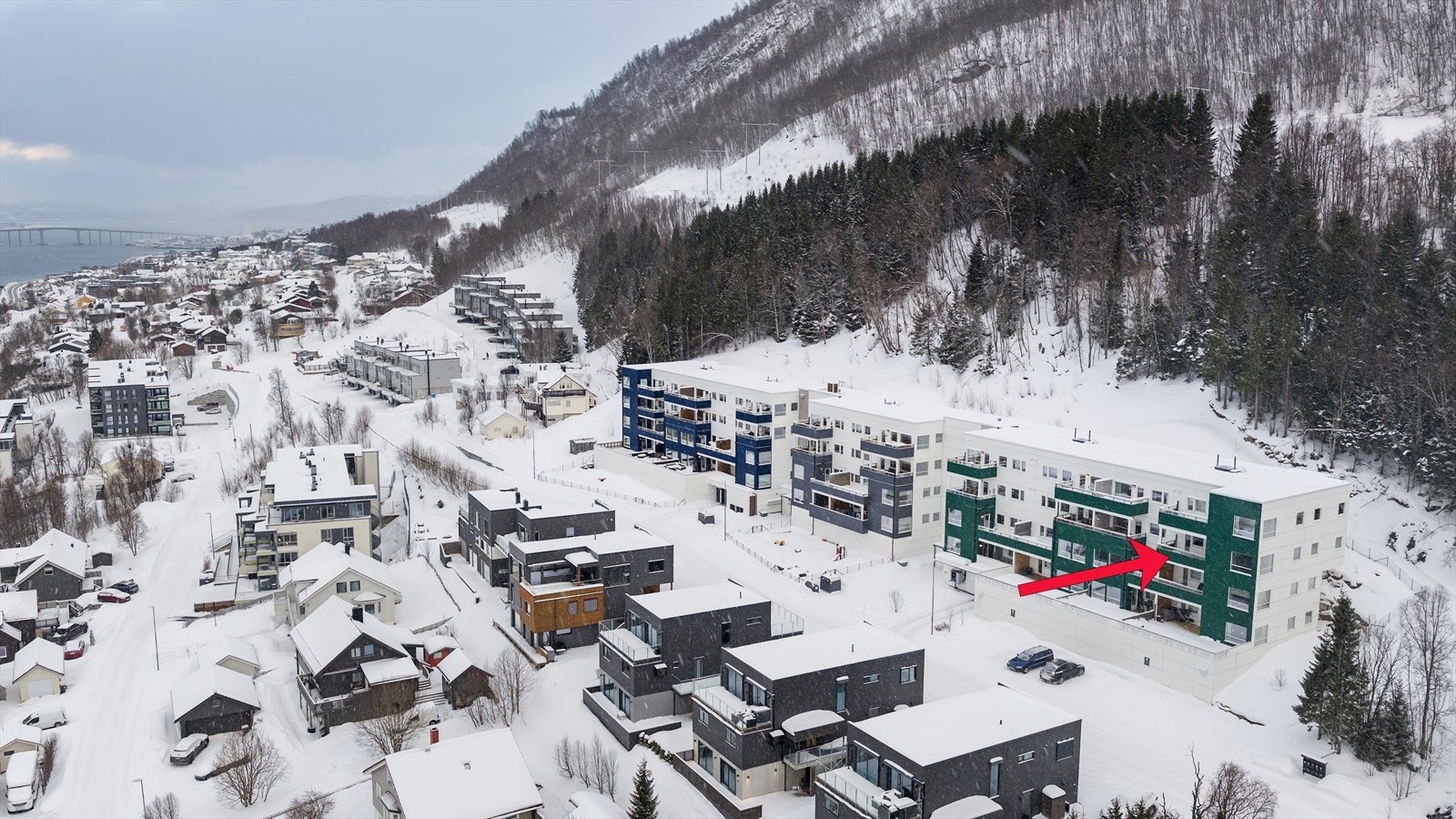 Boligen er del av Gammelgård Borettslag - et veldrevet borettslag fra 2014 med god økonomi og IN-ordning på fellesgjelden. Galleribilde
