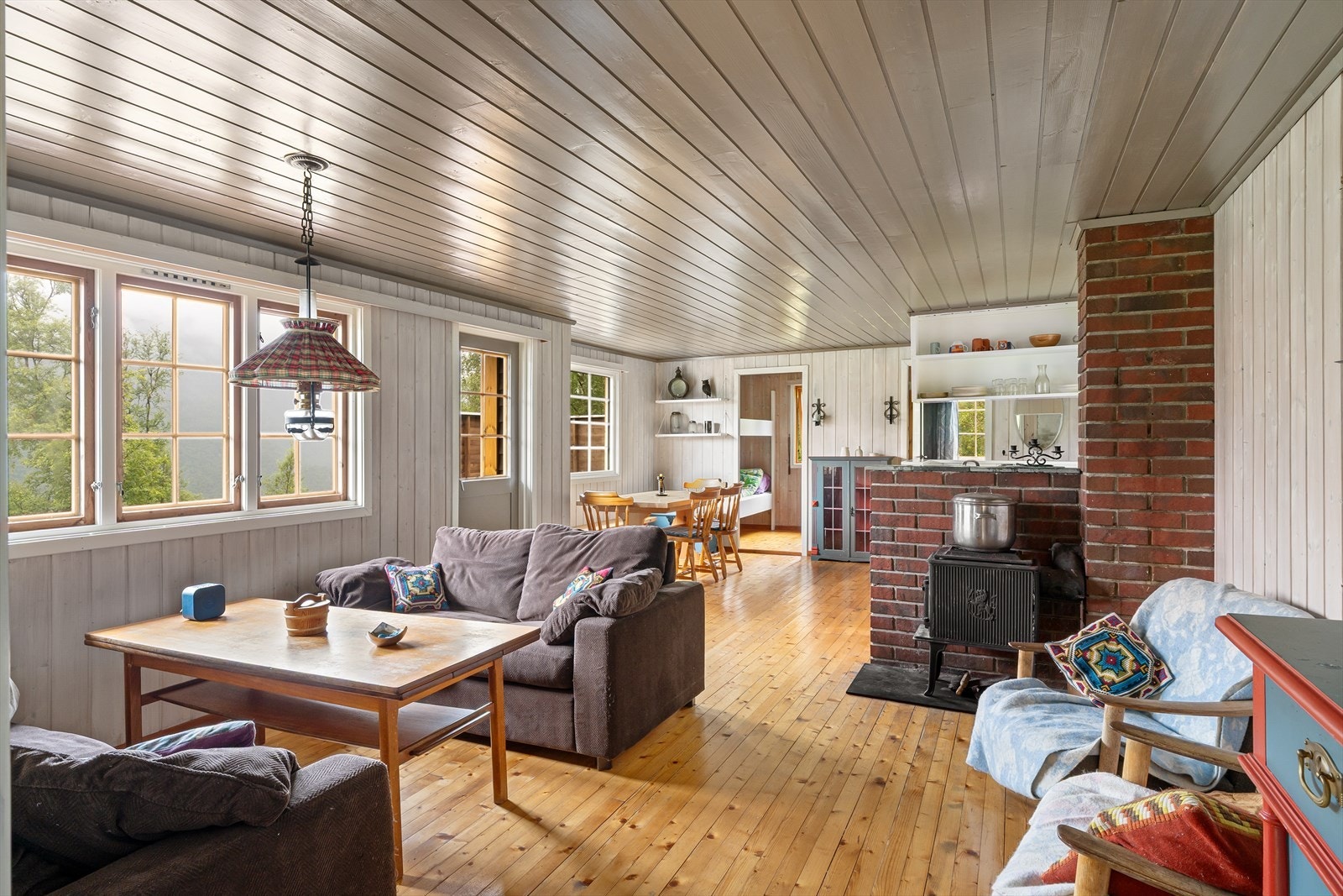 Stuen/kjøkkenet er av god størrelse som gir rom for mange hyggelige stunder. Galleribilde