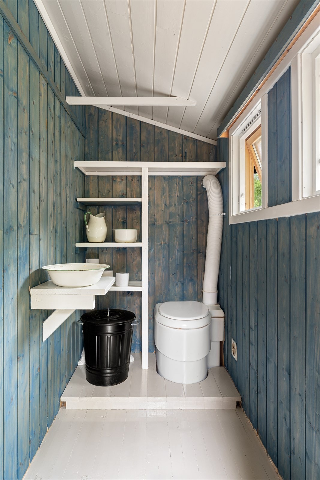 Toalettrom med mulldo. Utvendig adkomst. Galleribilde