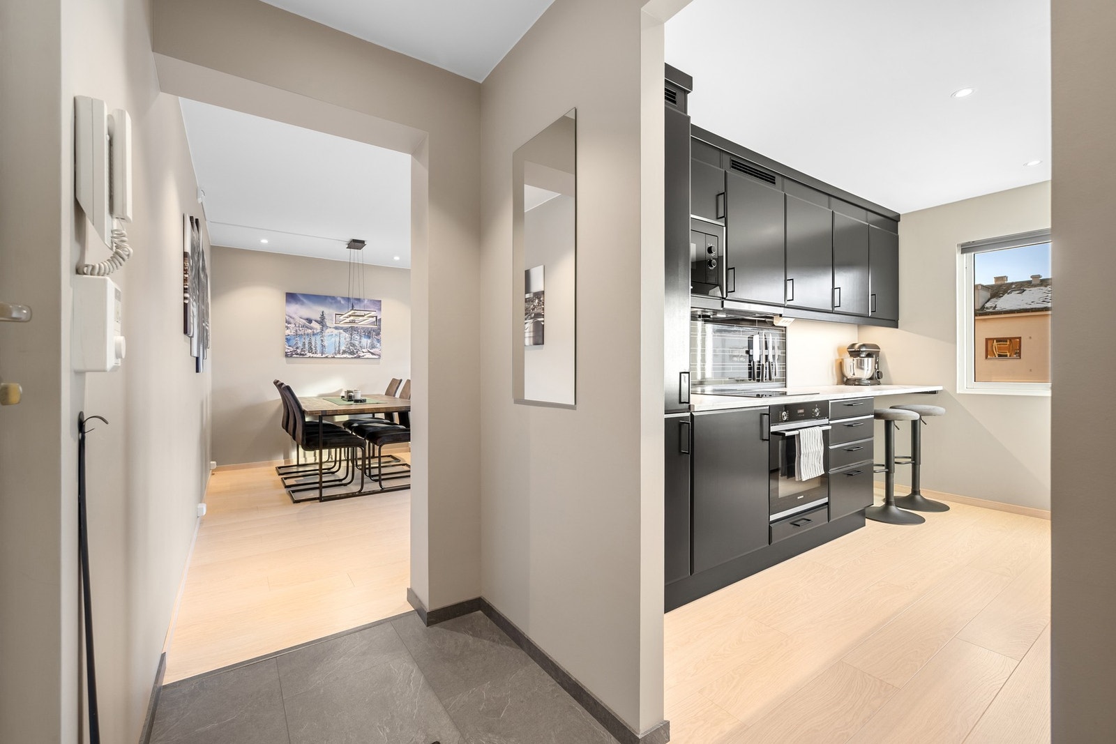 Leiligheten er pusset opp med dyre og eksklusive materialvalg. Galleribilde