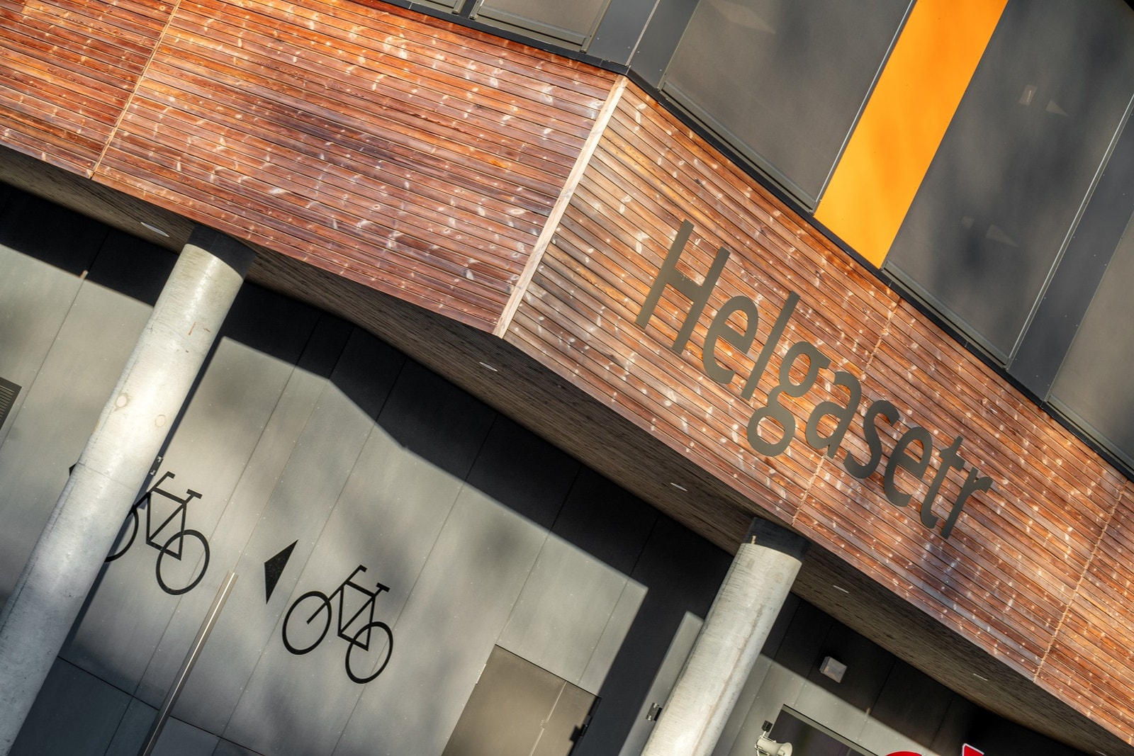 Her har du umiddelbar nærhet til offentlig kommunikasjon, turmuligheter, parkanlegg, større arbeidsplasser og studiesteder. Galleribilde