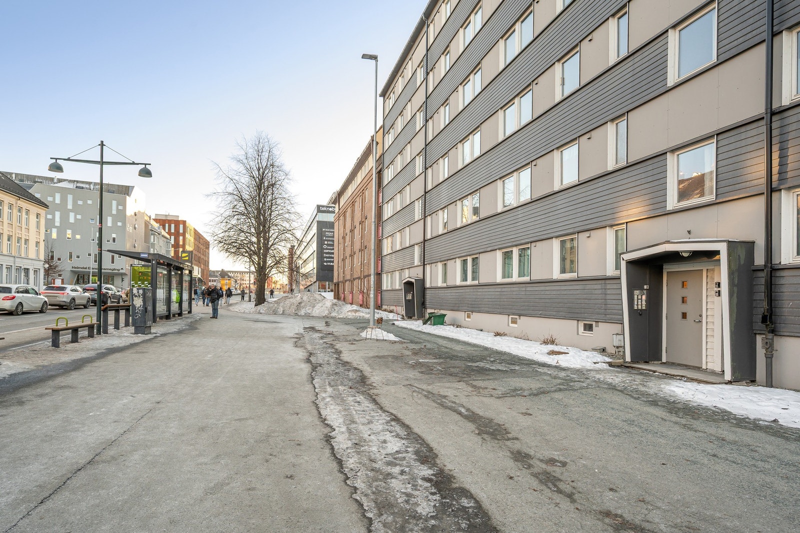 Elgeseter gate er en av hovedfartsårene for Trondheims offentlige kommunikasjon, her har du hyppige bussavganger i alle retninger. Galleribilde