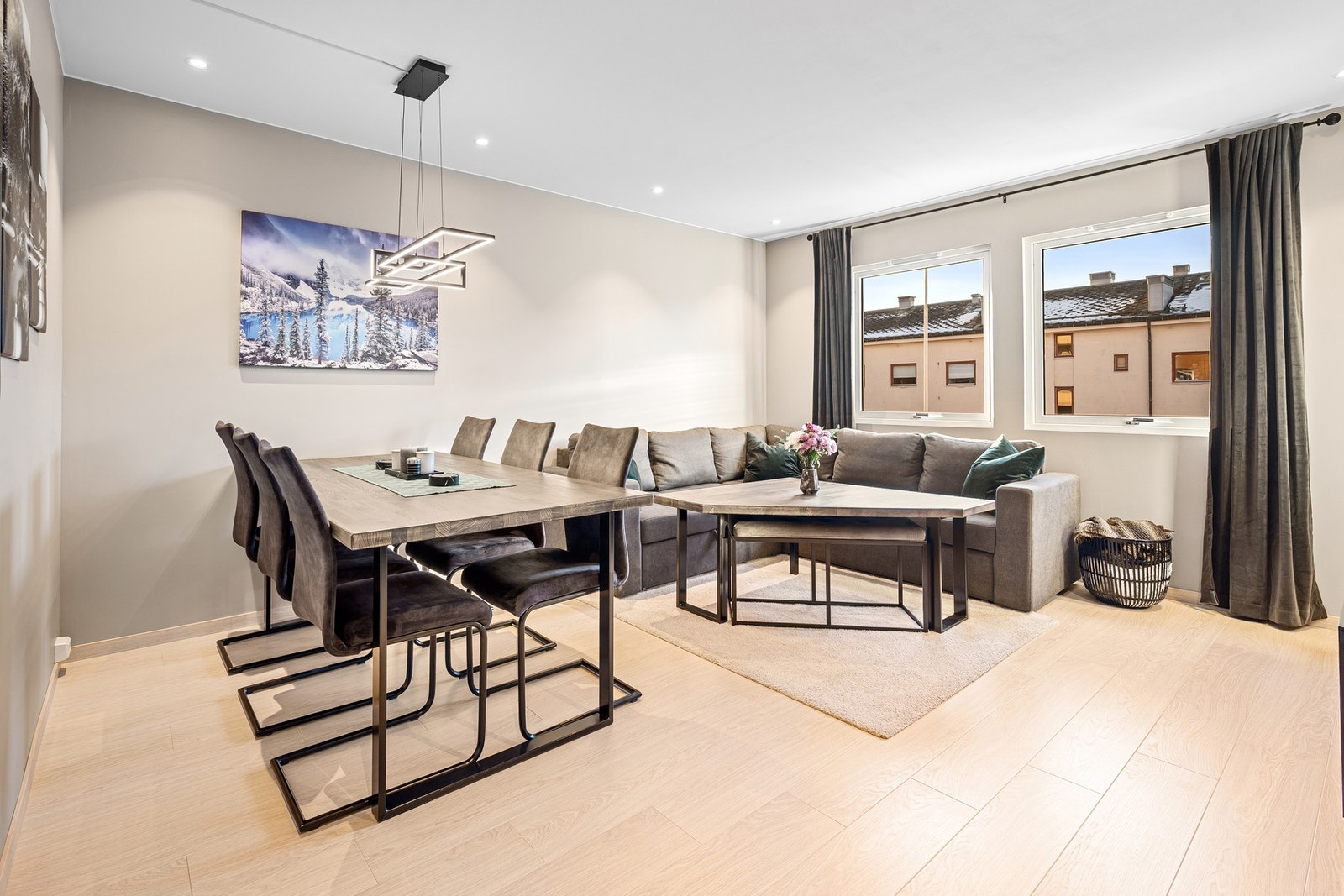 Leiligheten ligger fint til i 4.etasje og er på 50 kvm. Galleribilde