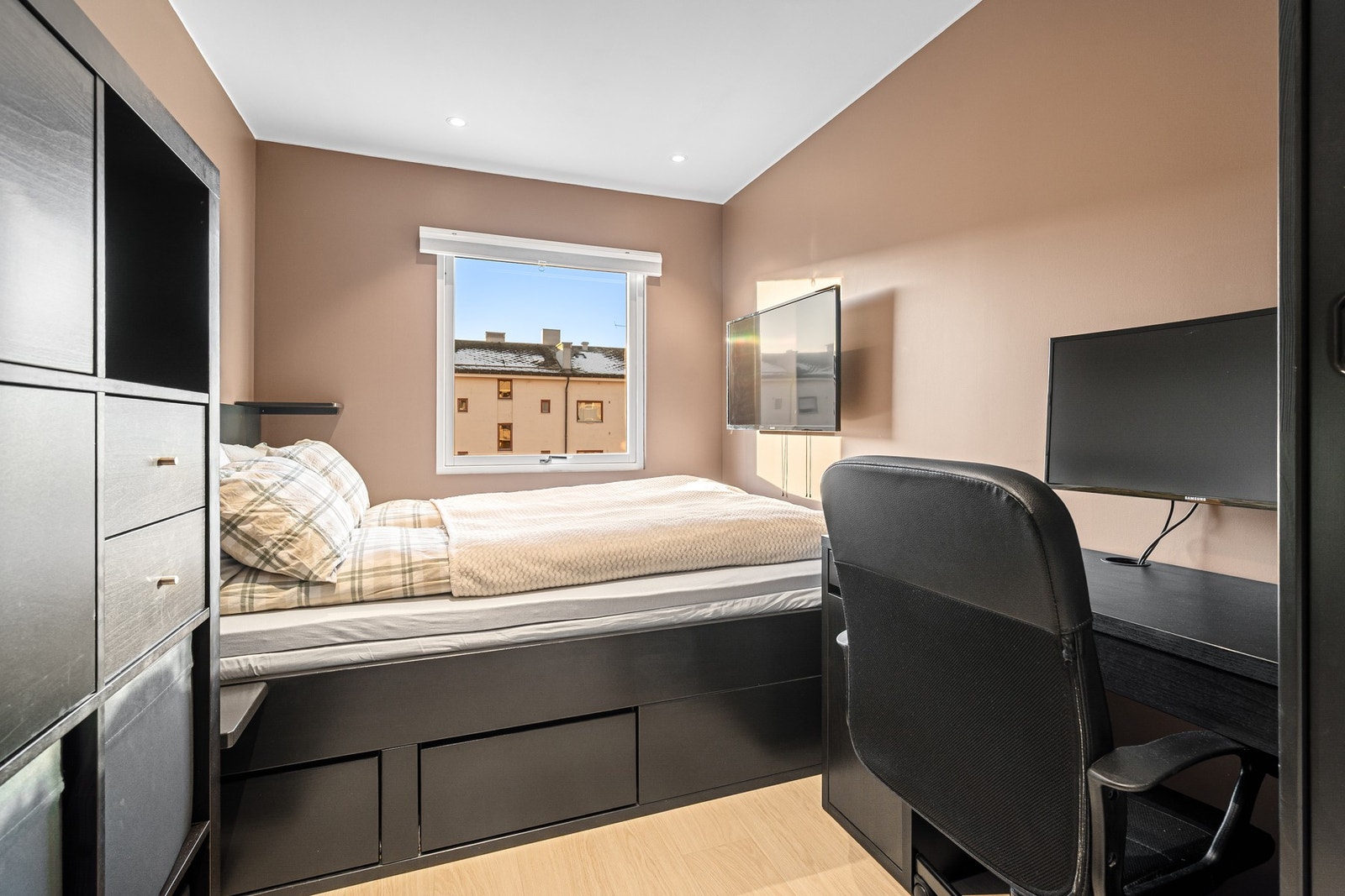 Romslig soverom på 11,2 kvm. Galleribilde