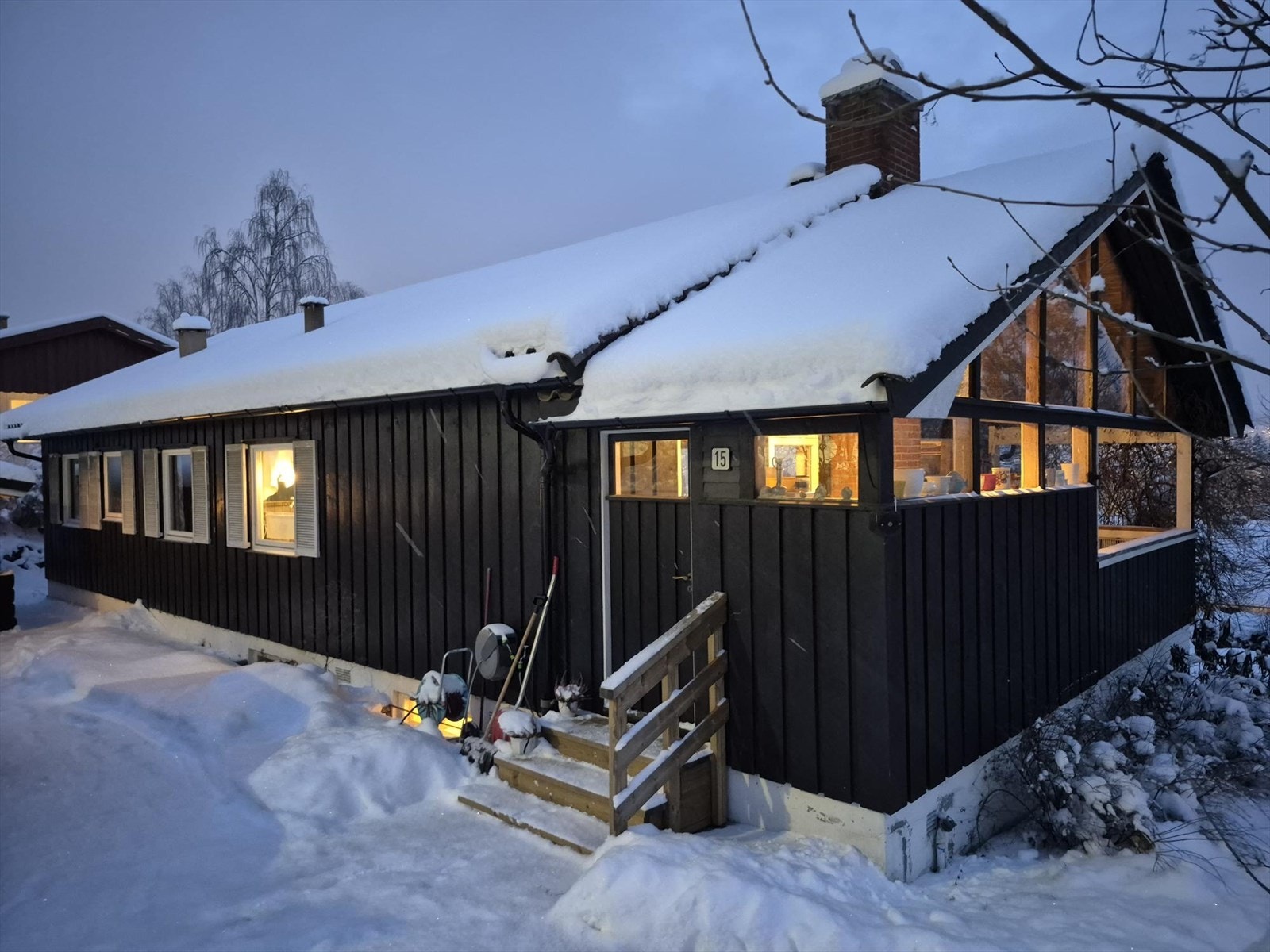 Koselig innbygget terrasse som inviterer til å slappe av Galleribilde