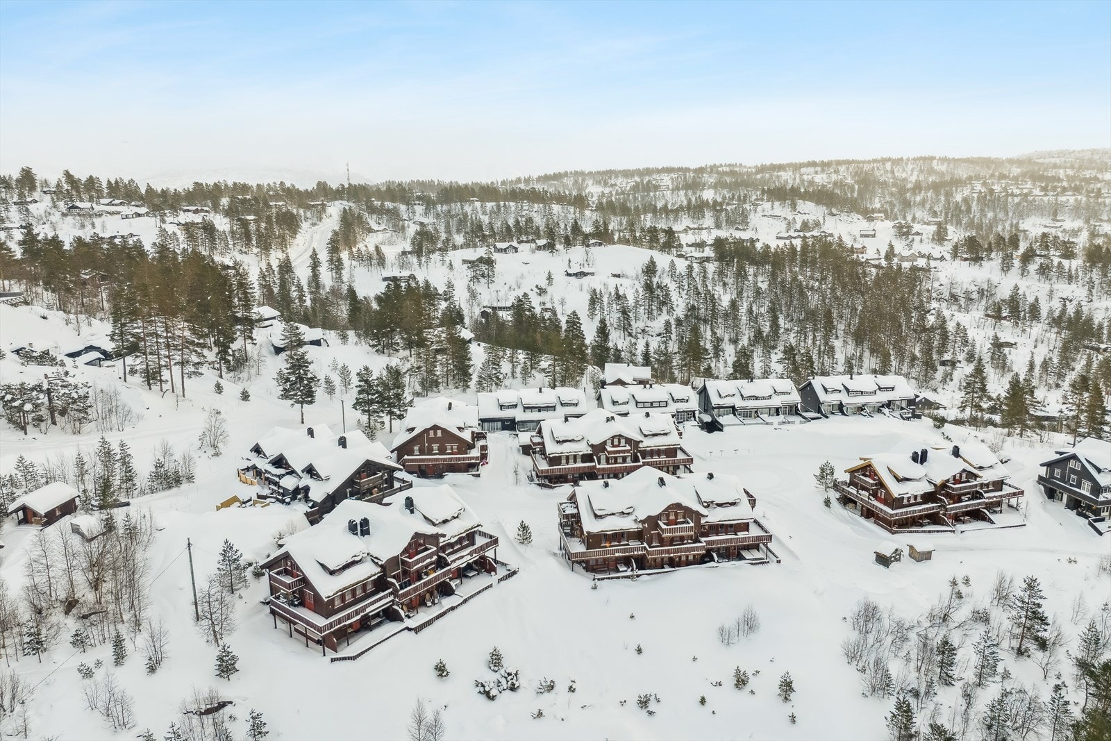 Umiddelbar nærhet til alpinanlegg, skistadion med lysløype og nydelig turterreng sommer som vinter. Galleribilde