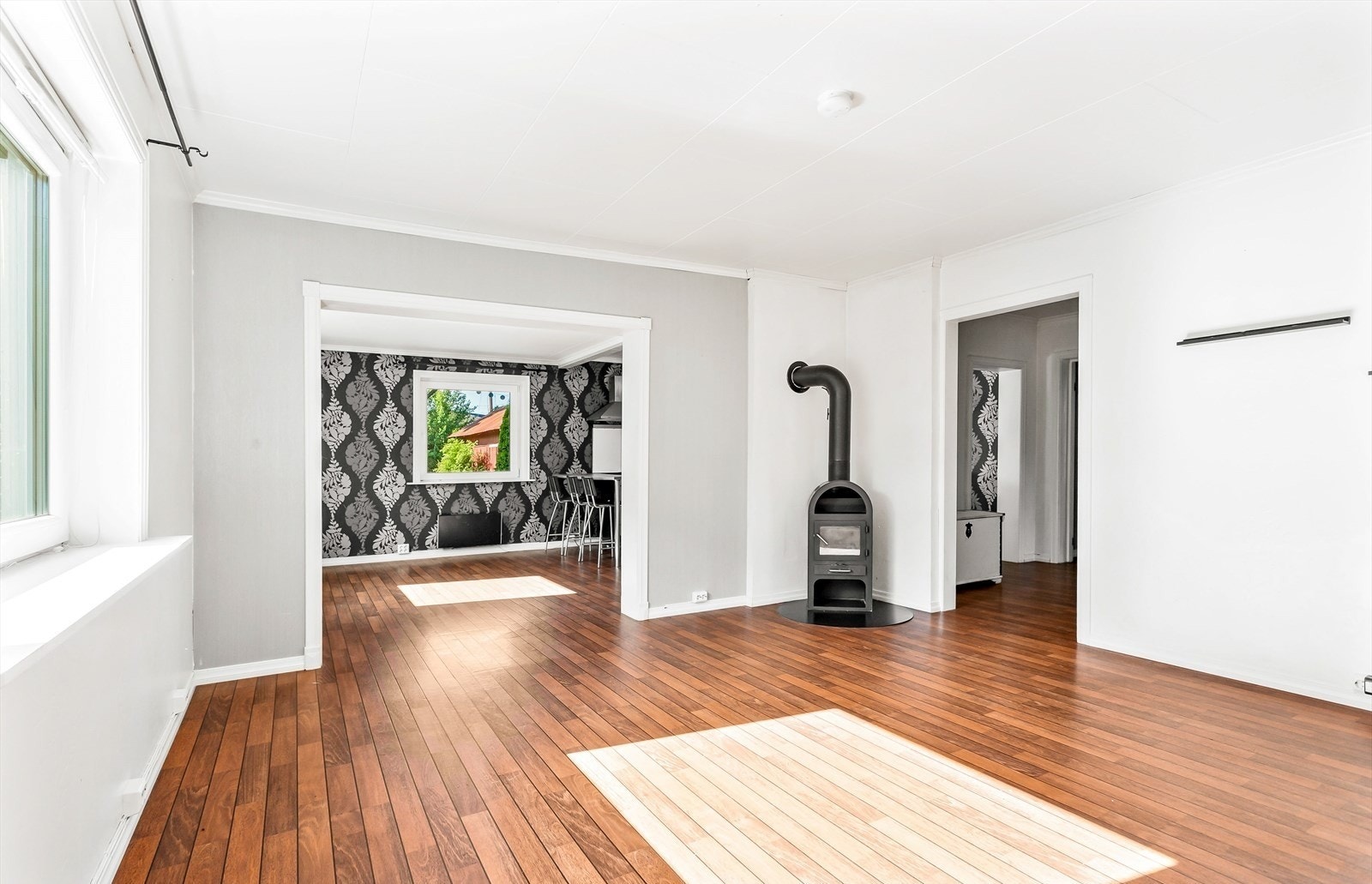 Stue med peis i 1.etg Galleribilde