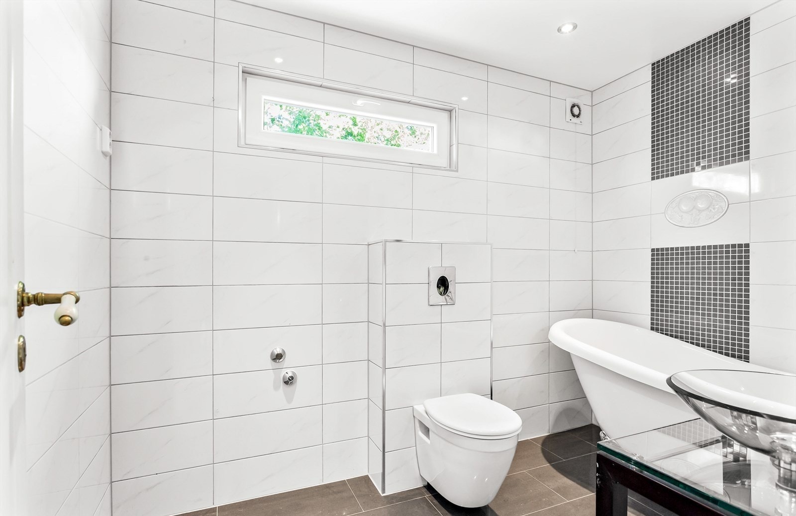 Bad med badekar/dusj 1.etg Galleribilde