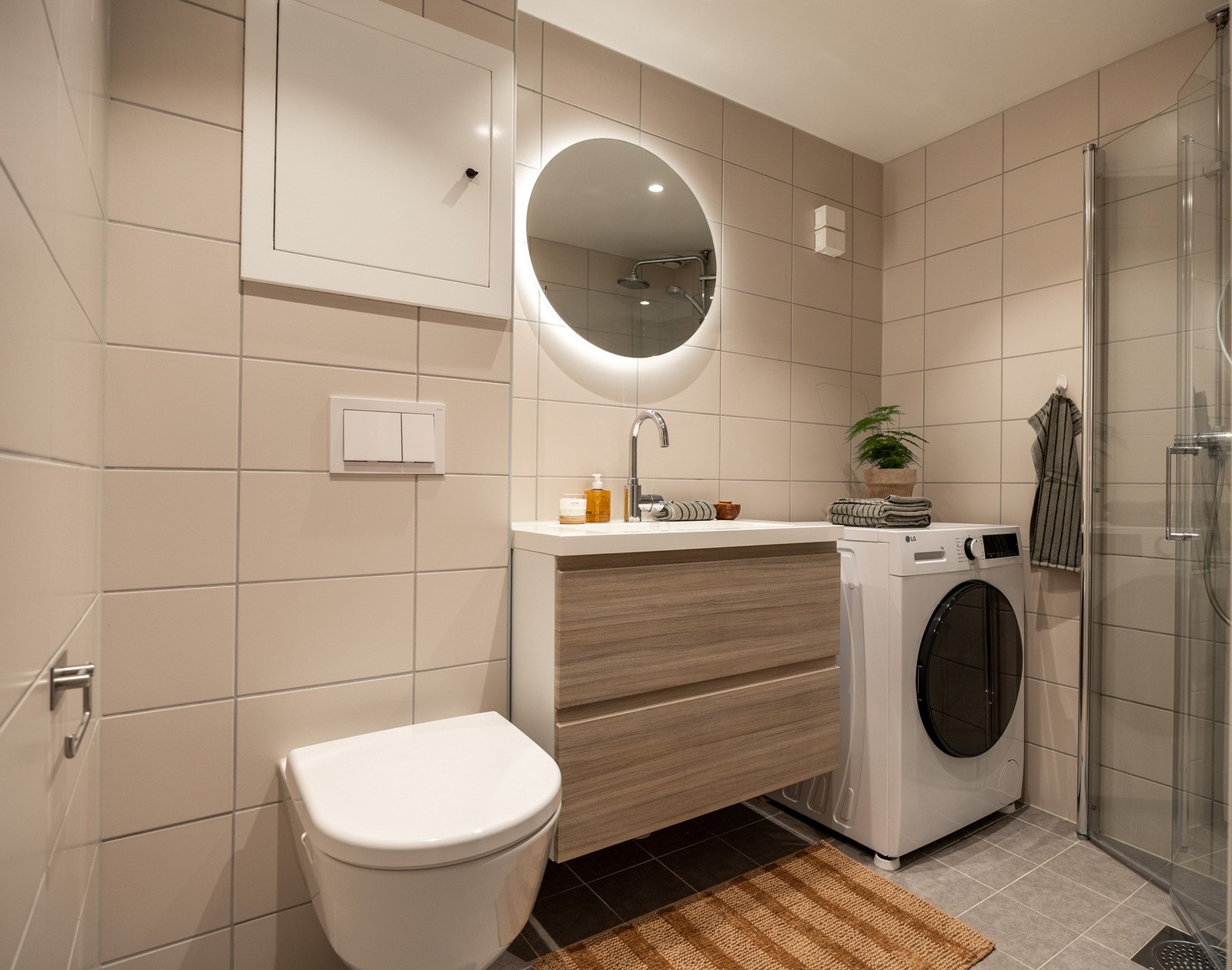 Helfliset, romslig bad rehabilitert i regi av borettslaget i 2021. Galleribilde