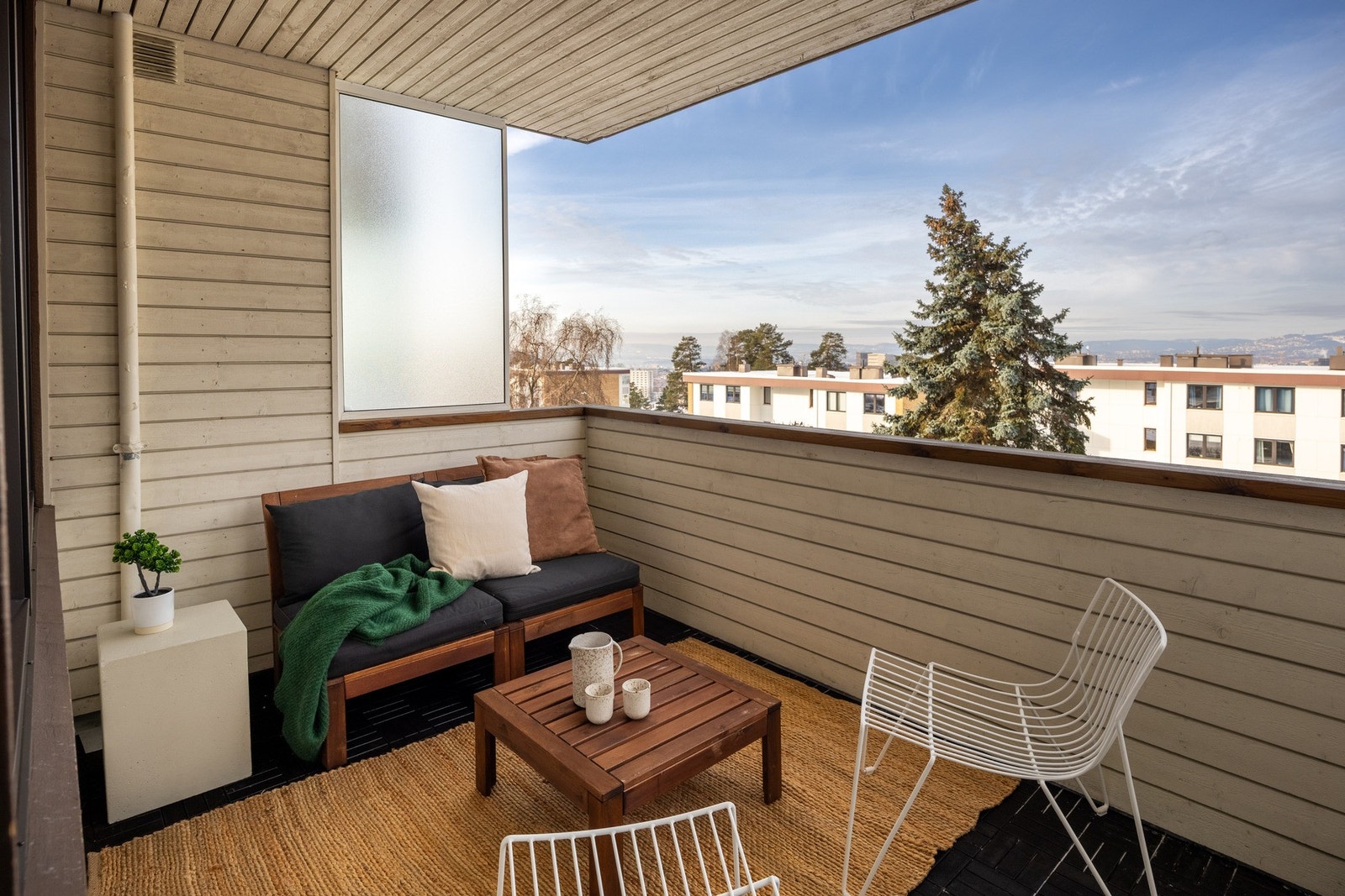 Leiligheten har god internbeliggenhet i borettslagets "gullrekke". Galleribilde