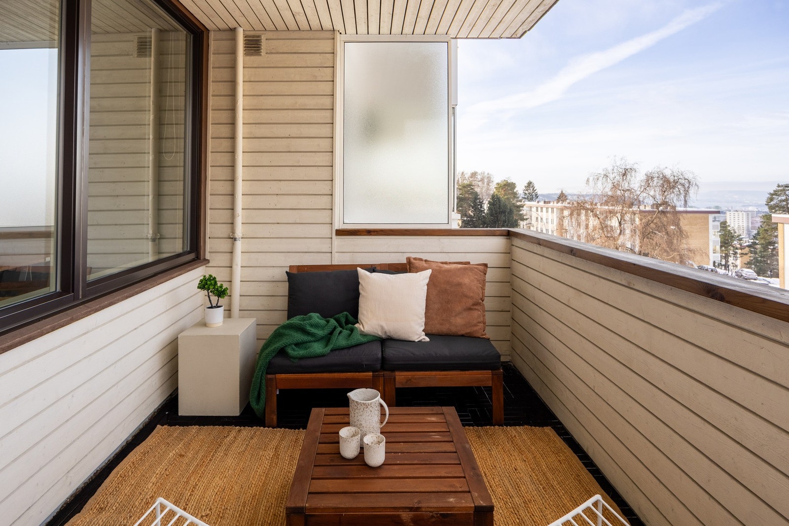 Balkongen er på 8 kvm og har god plass til ønsket møblement. Galleribilde