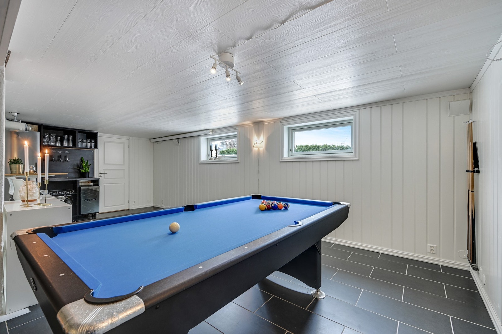 Hyggelig kjellerstue med god plass Galleribilde