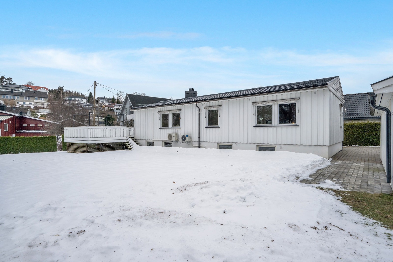 Flat og solrik tomt med god plass Galleribilde