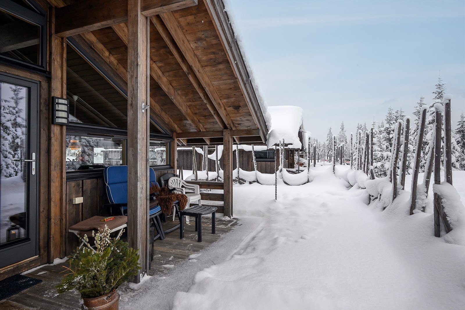 Hyggelig og skjermet uteplass for helårs bruk. Galleribilde