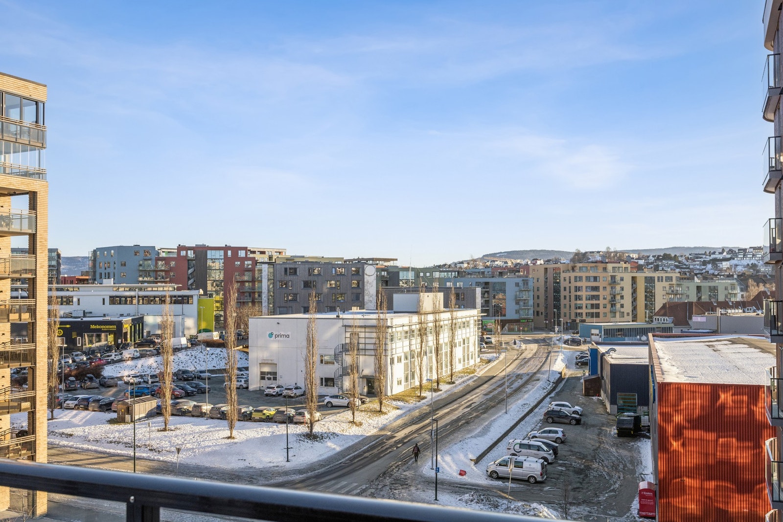 Balkongen byr på fin utsikt over nærområdet. Galleribilde