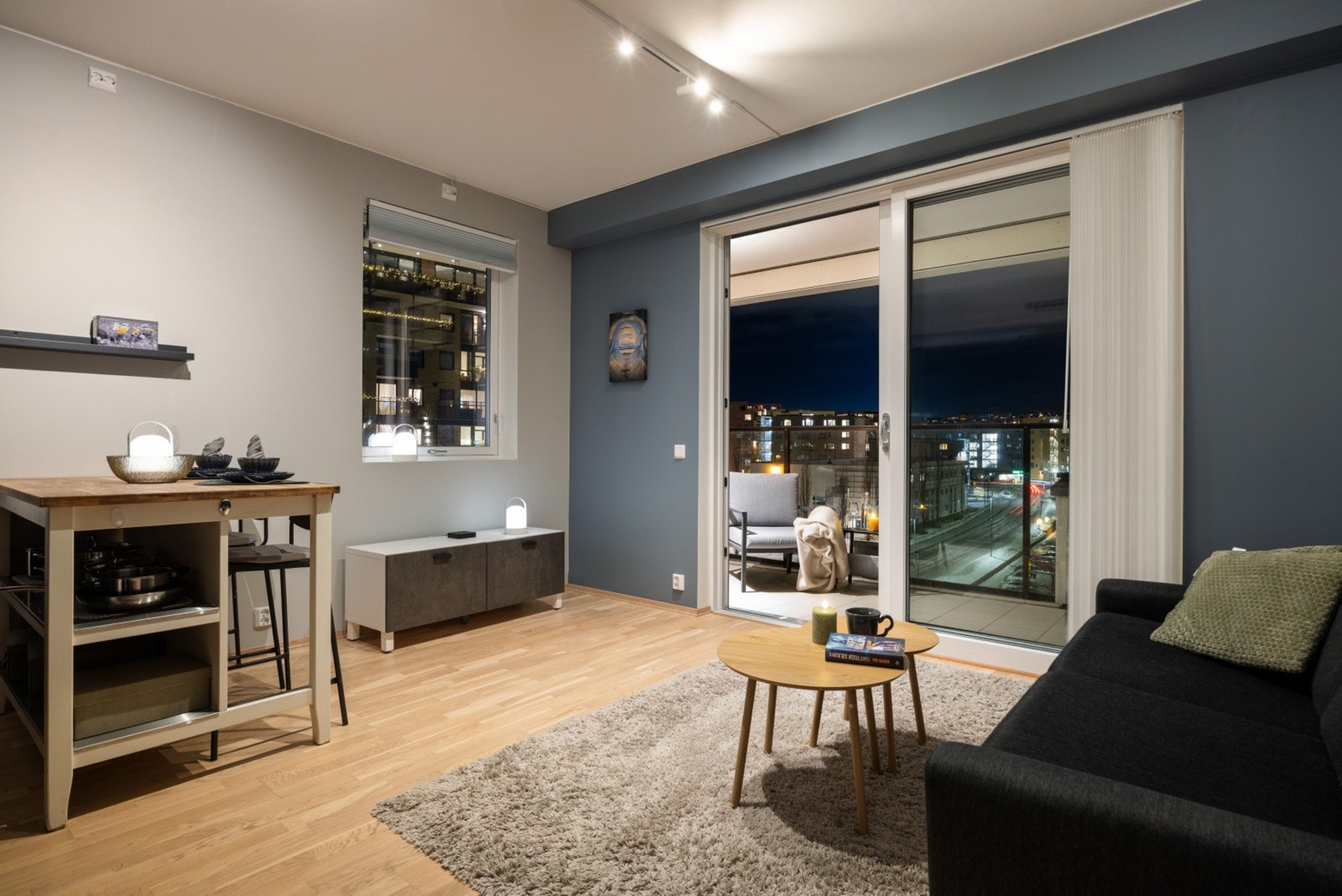 Leiligheten har vannbåren gulvvarme som gir jevn og behagelig varme. Galleribilde