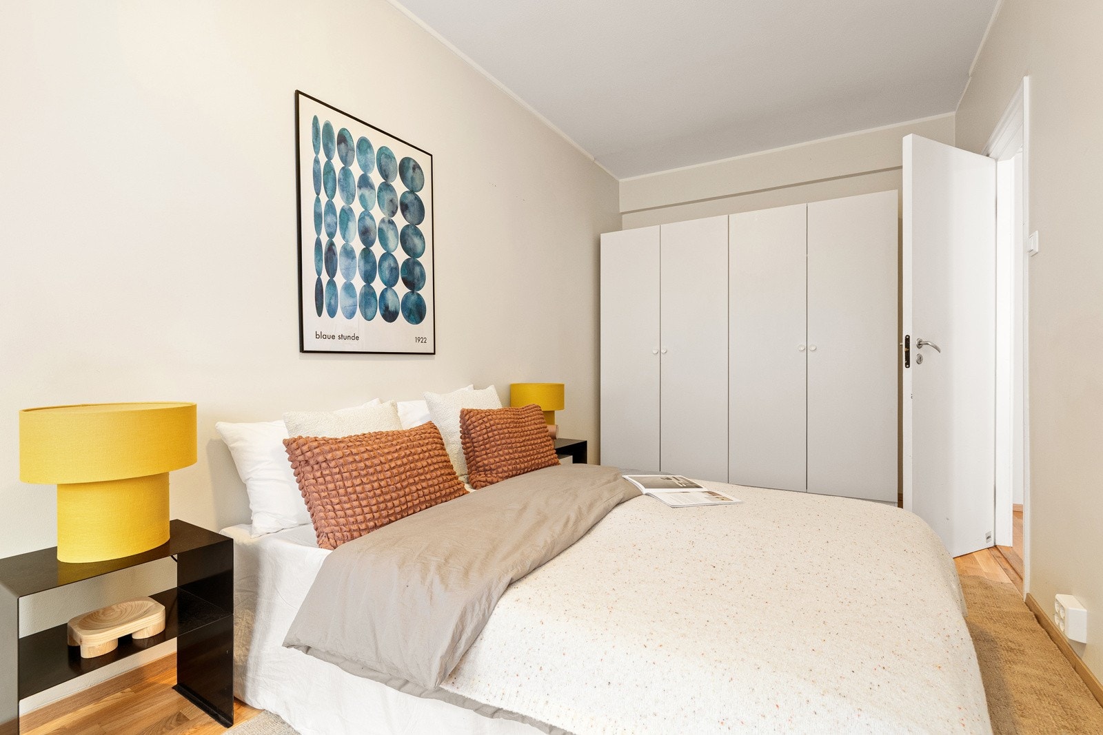 Begge rom har garderobeskap Galleribilde