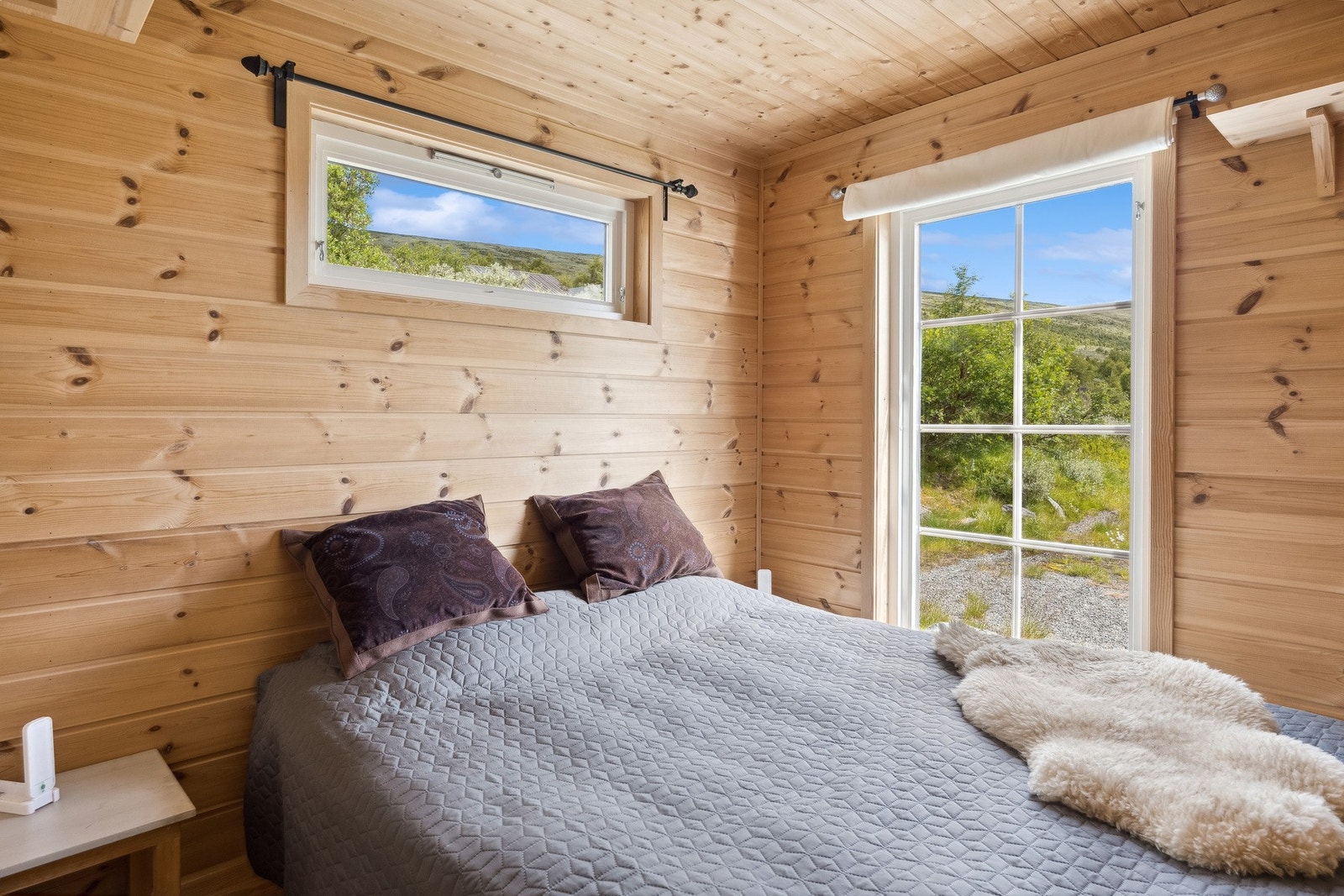 Soverom med utsikt til naturen. Galleribilde