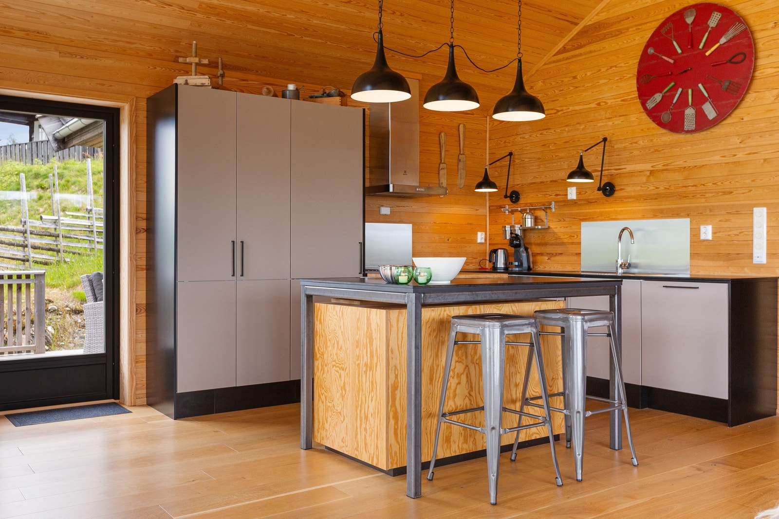 Godt med benk- og skapplass Galleribilde