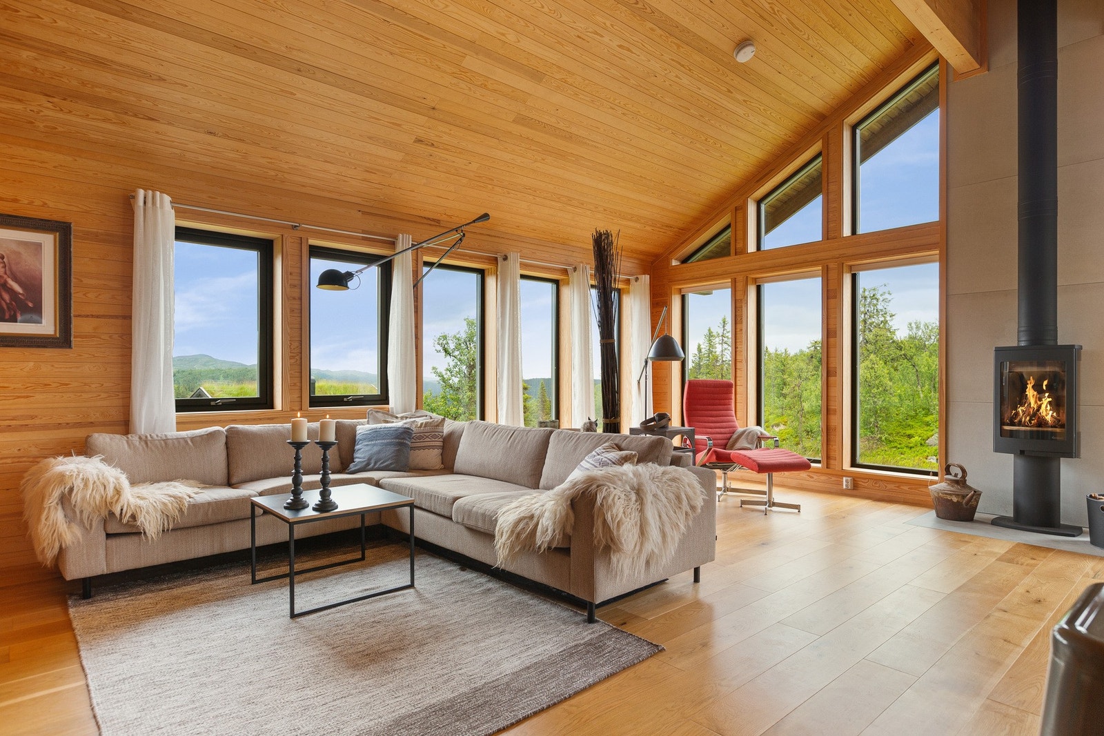 God plass til å møblere med sofagruppe og spisebord Galleribilde