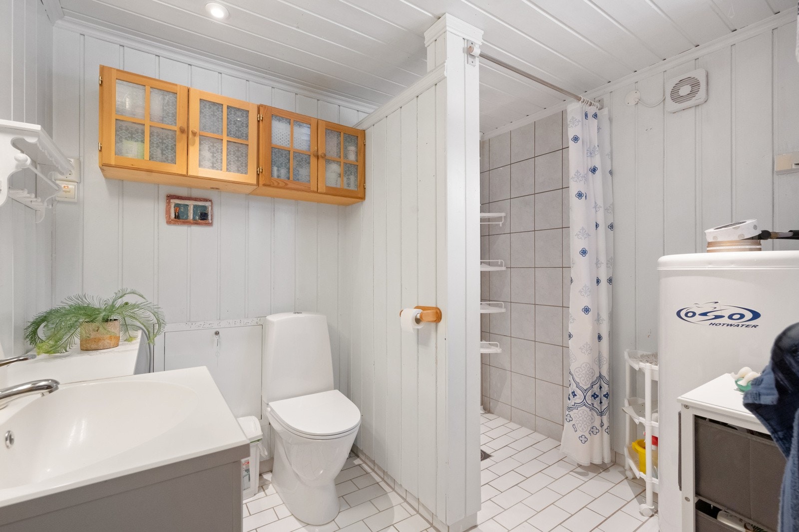 Pent, flislagt bad Galleribilde