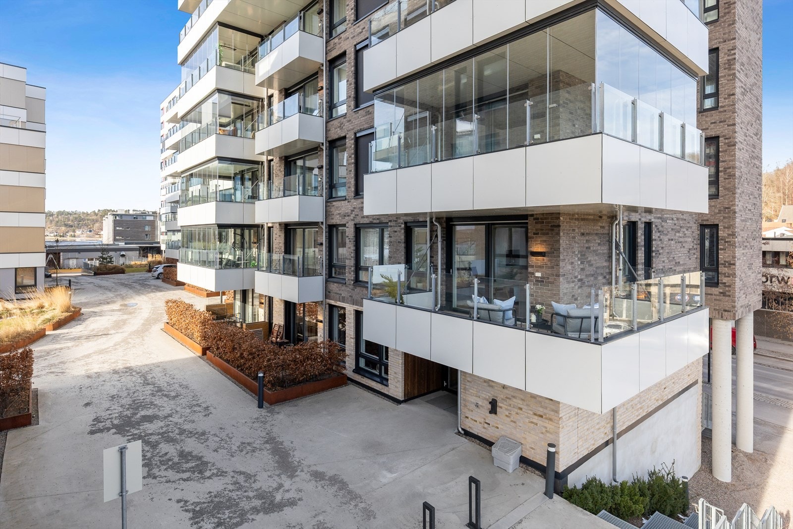 Bo ved vannkanten, og rett utenfor sentrum. Galleribilde