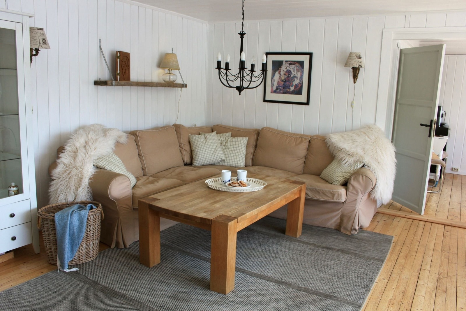 Lys og romslig stue Galleribilde