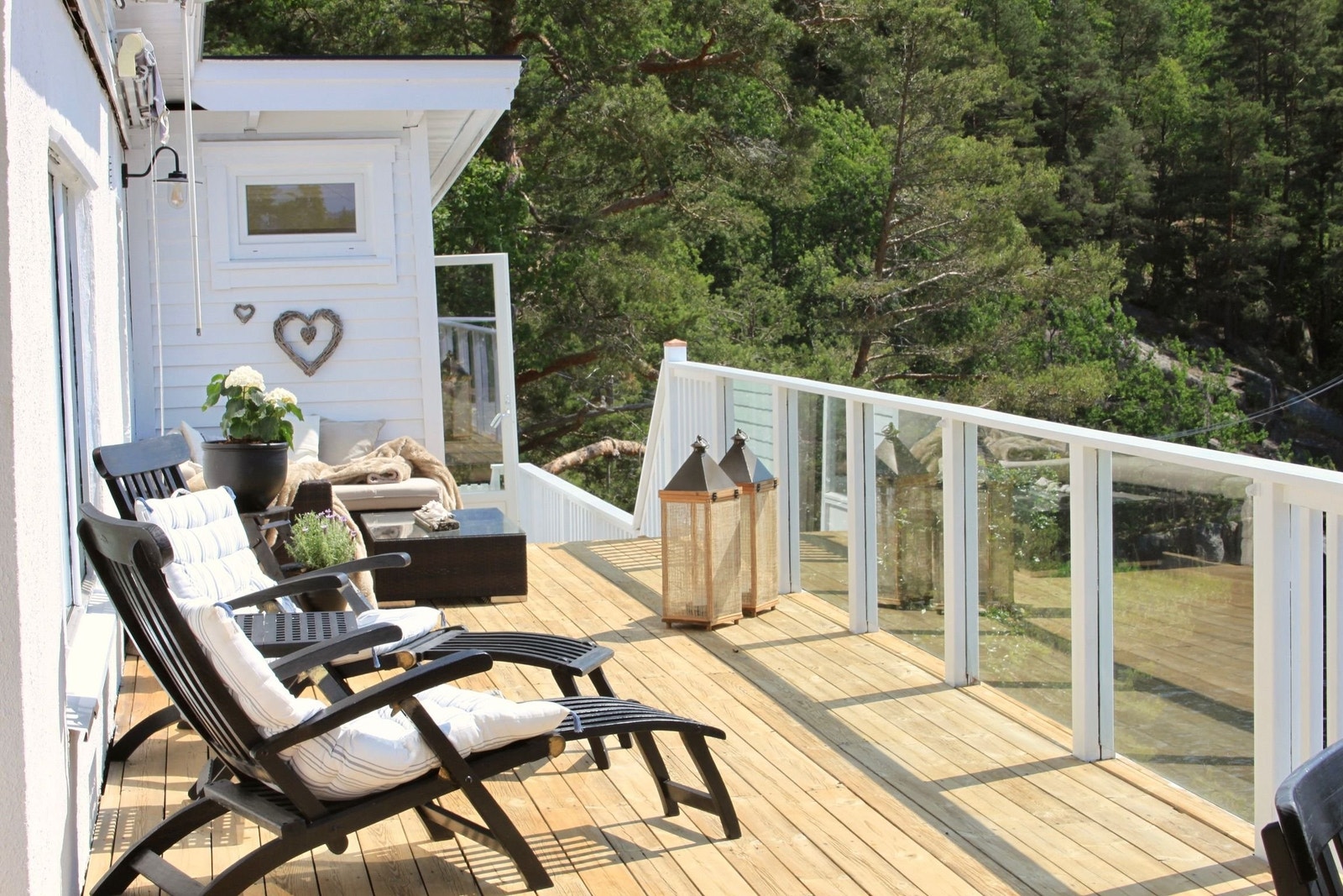 Sydvent og solrik veranda Galleribilde
