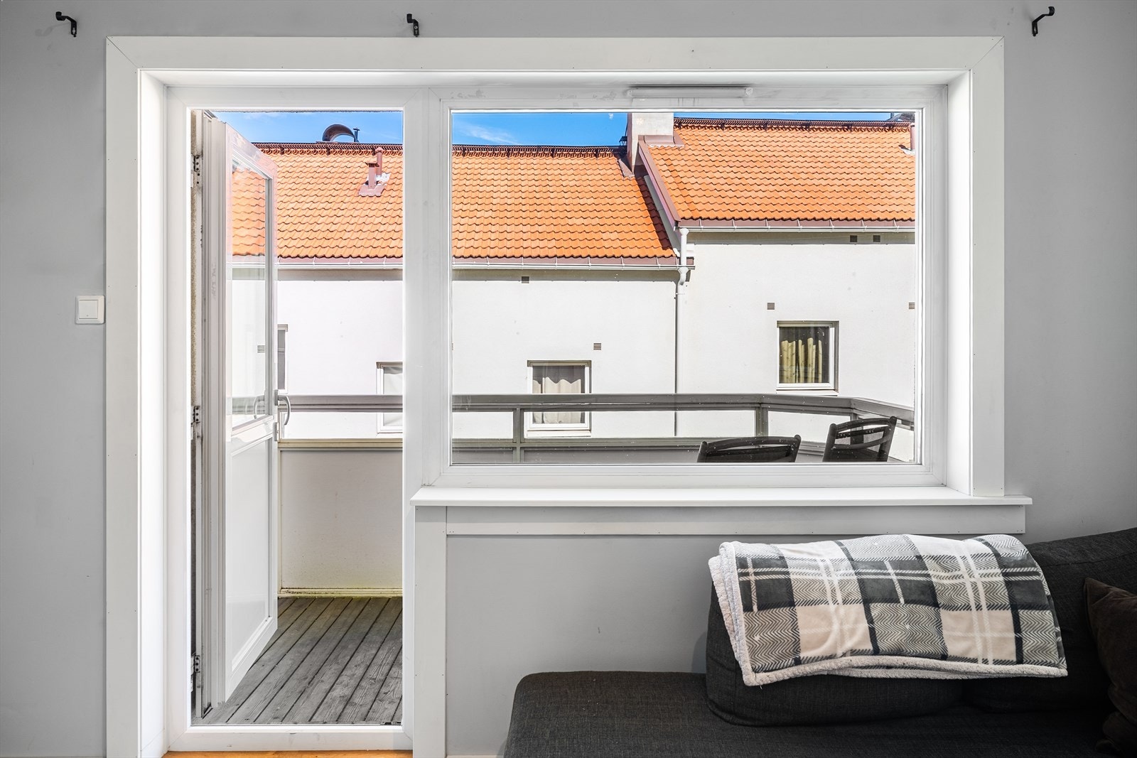 Fra stuen er det direkte adkomst til nordvendt balkong på 5 m² Galleribilde