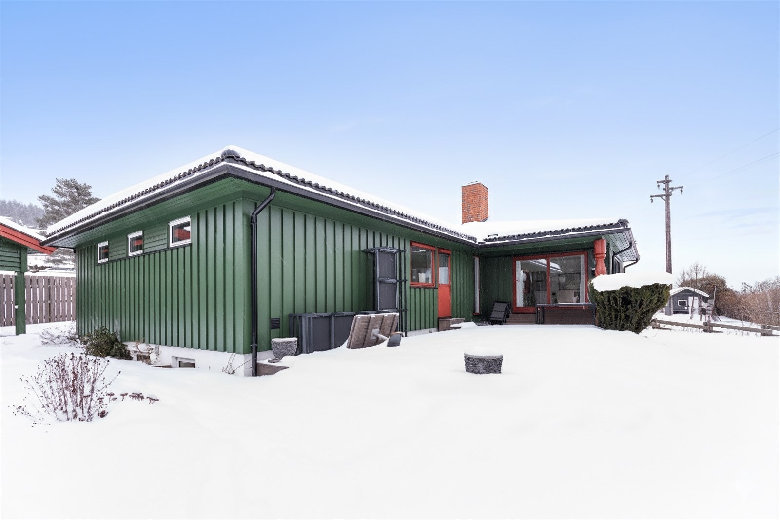 Eiendommen tar seg godt ut også i vinterdrakt. Galleribilde